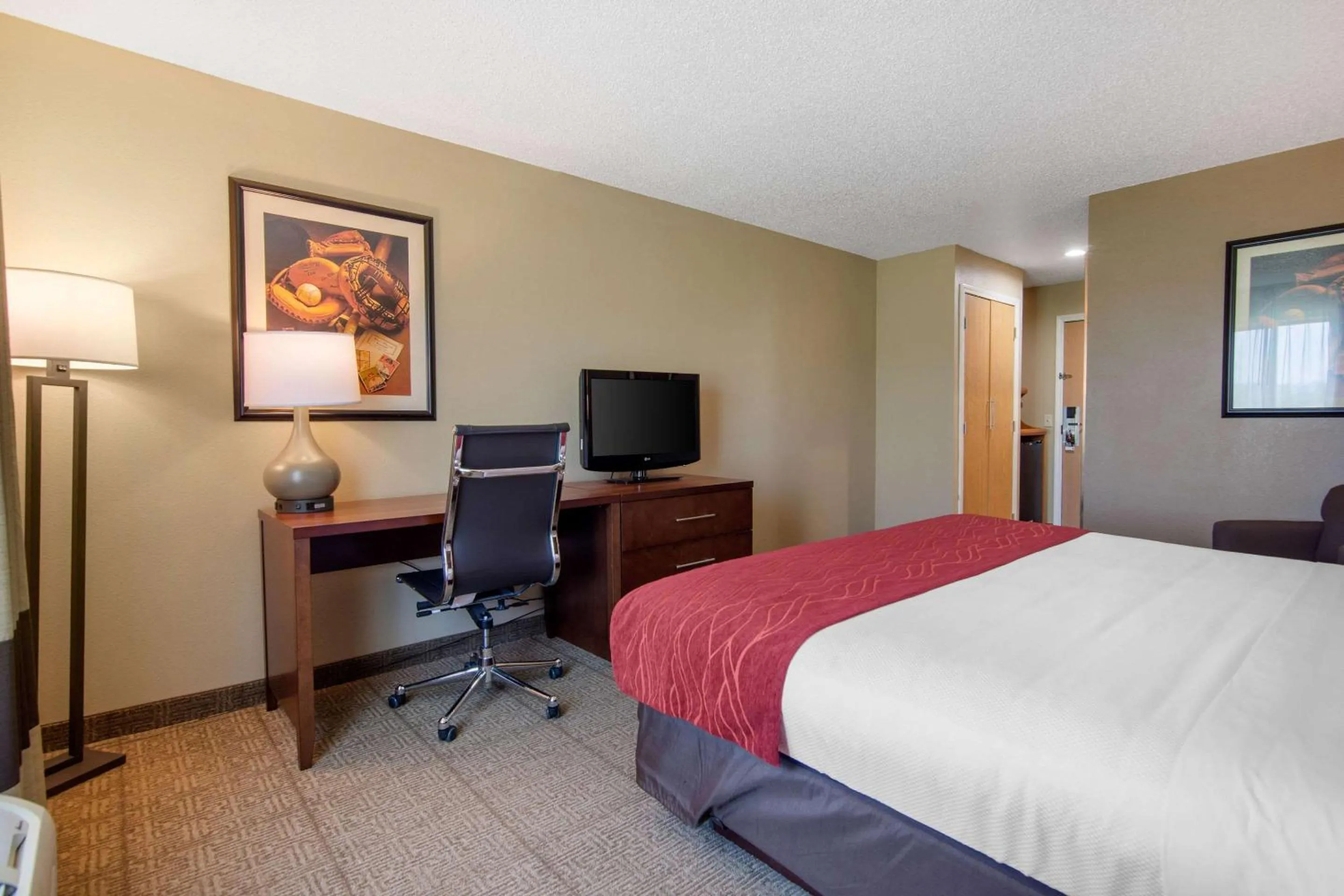 King Room - Non-Smoking in Comfort Inn & Suites Cooperstown - Milford