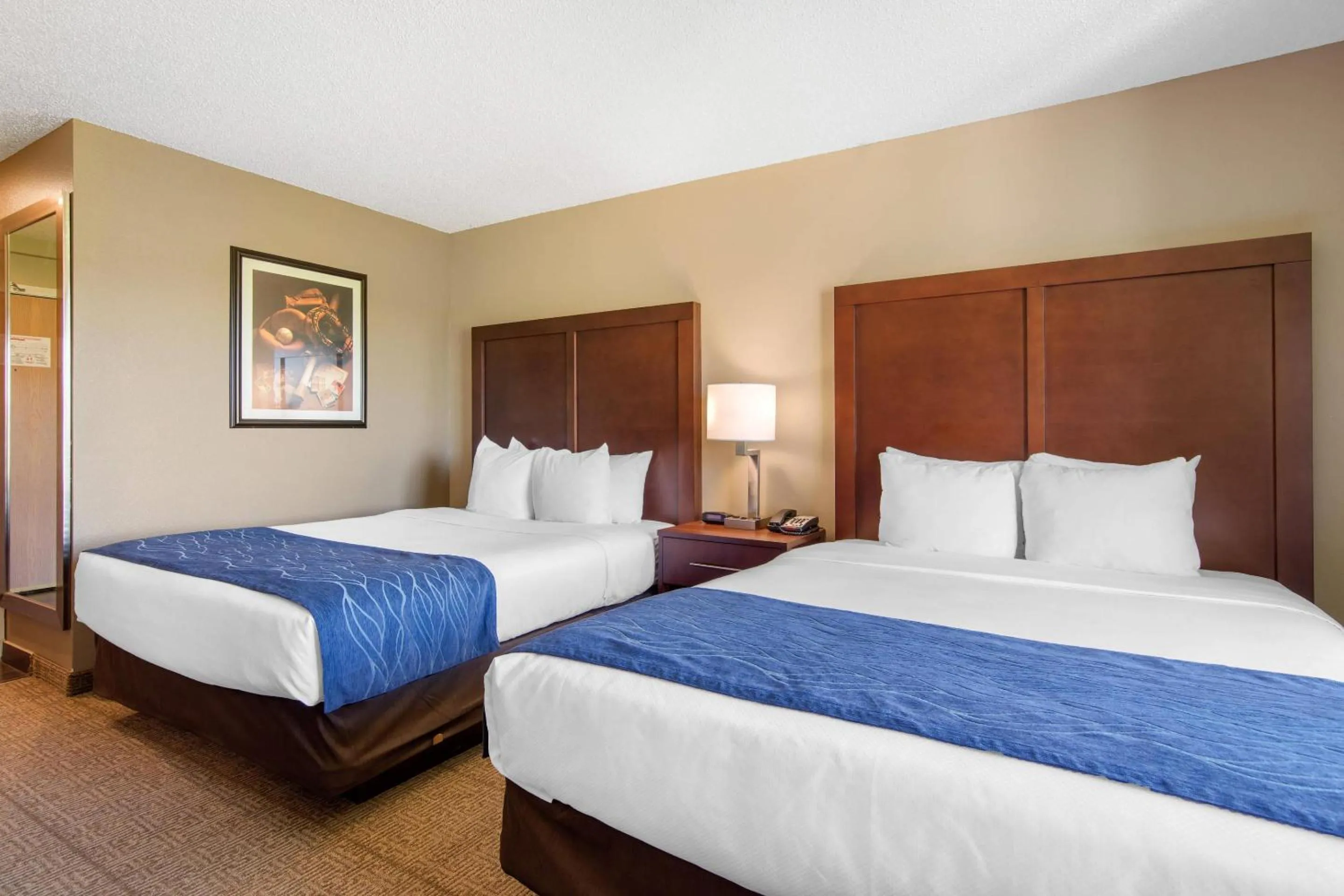 Bedroom, Bed in Comfort Inn & Suites Cooperstown - Milford