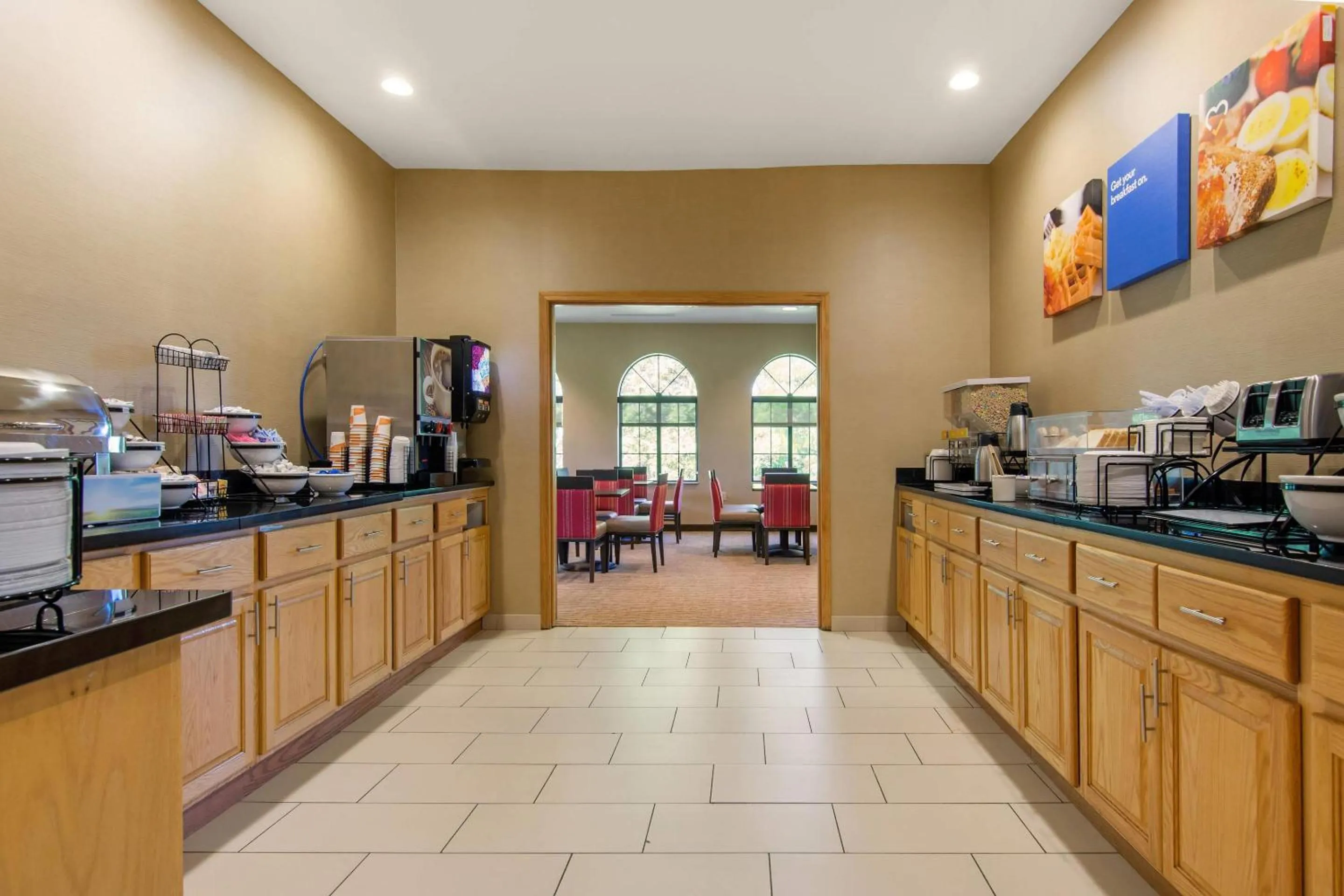 Breakfast in Comfort Inn & Suites Cooperstown - Milford