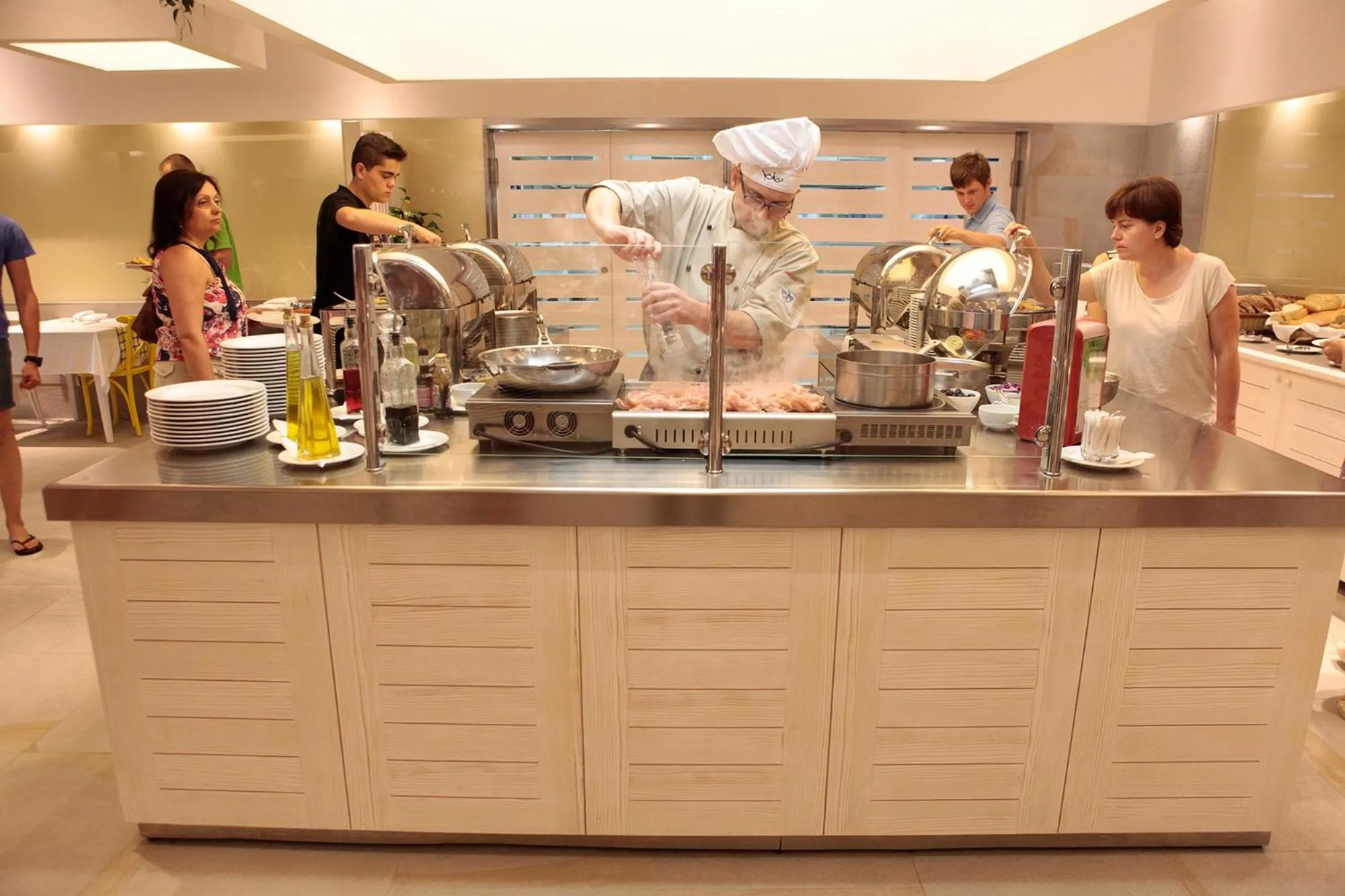 Restaurant/places to eat in Hotel Castellastva