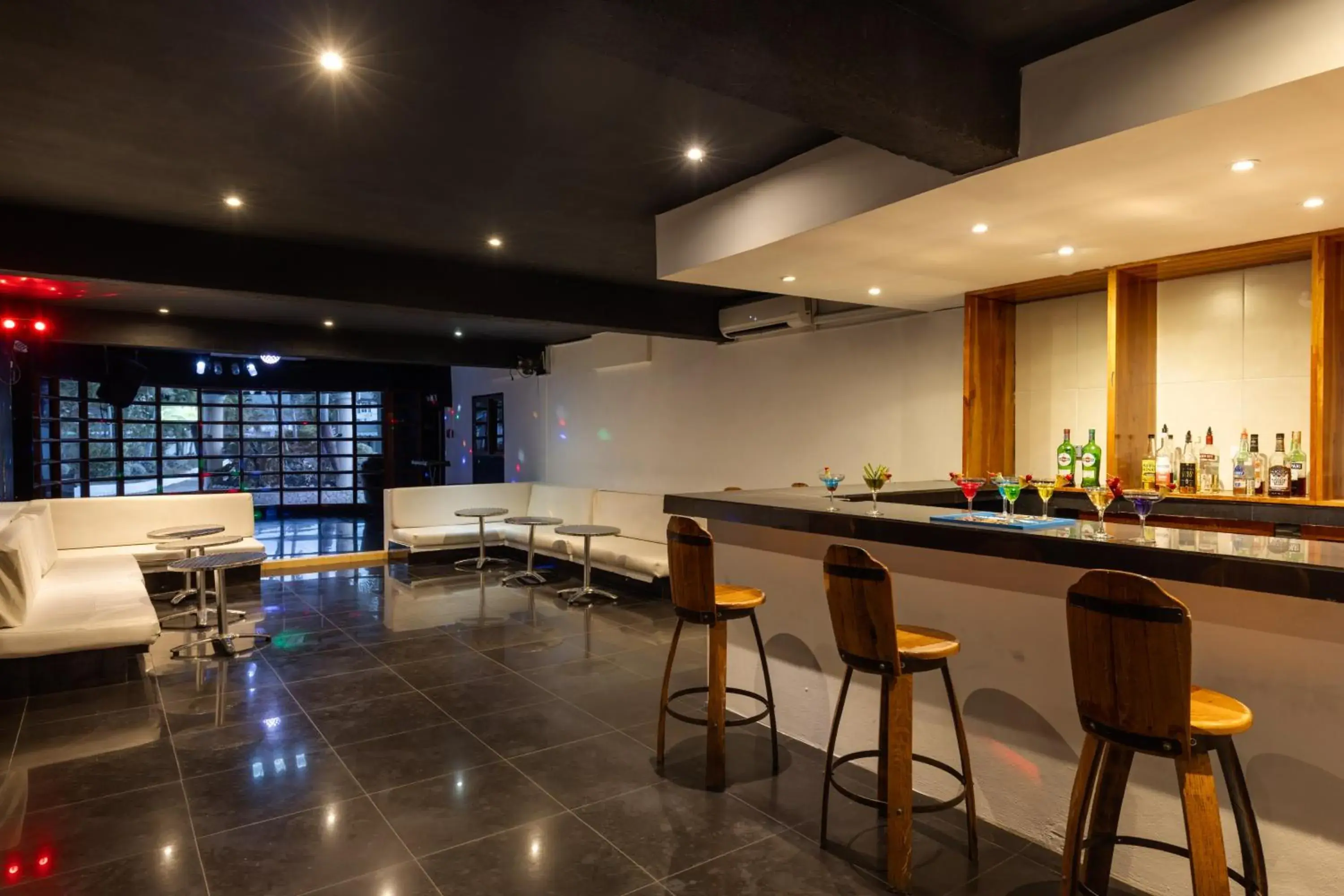 Lounge or bar in Grand Muthu Runaway Bay Club Caribbean Lounge or bar in Grand Muthu Runaway Bay Club Caribbean