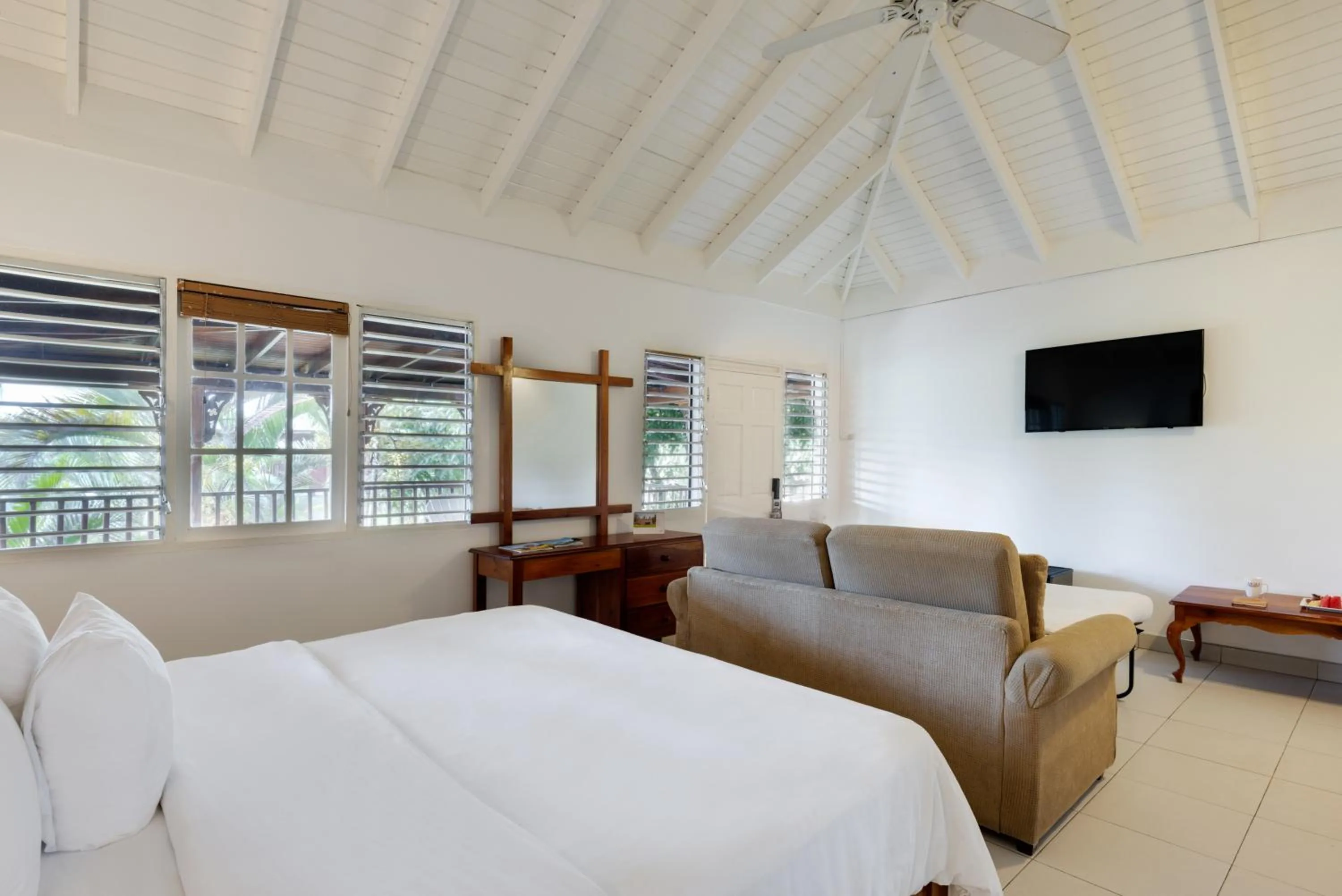 TV and multimedia, Bed in Grand Muthu Runaway Bay Club Caribbean