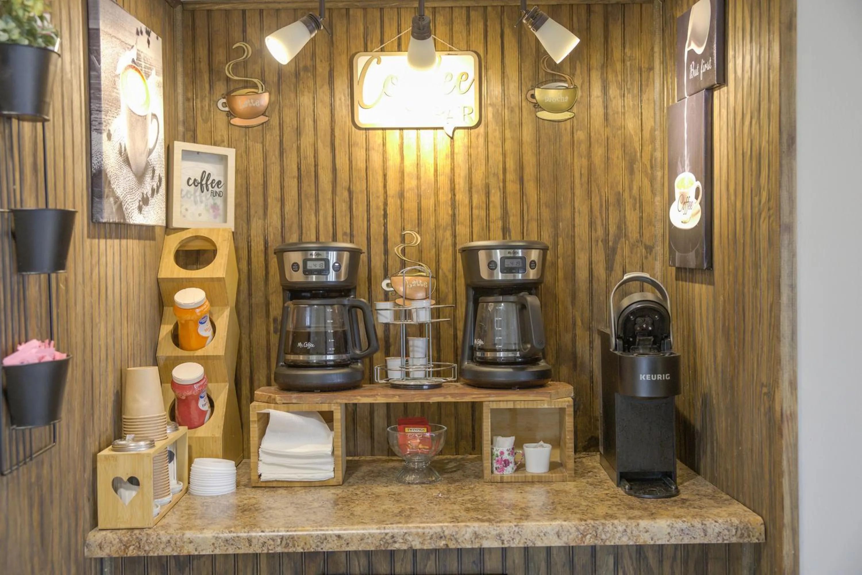 Kitchen or kitchenette in OYO Hotel Brownsville TN I-40