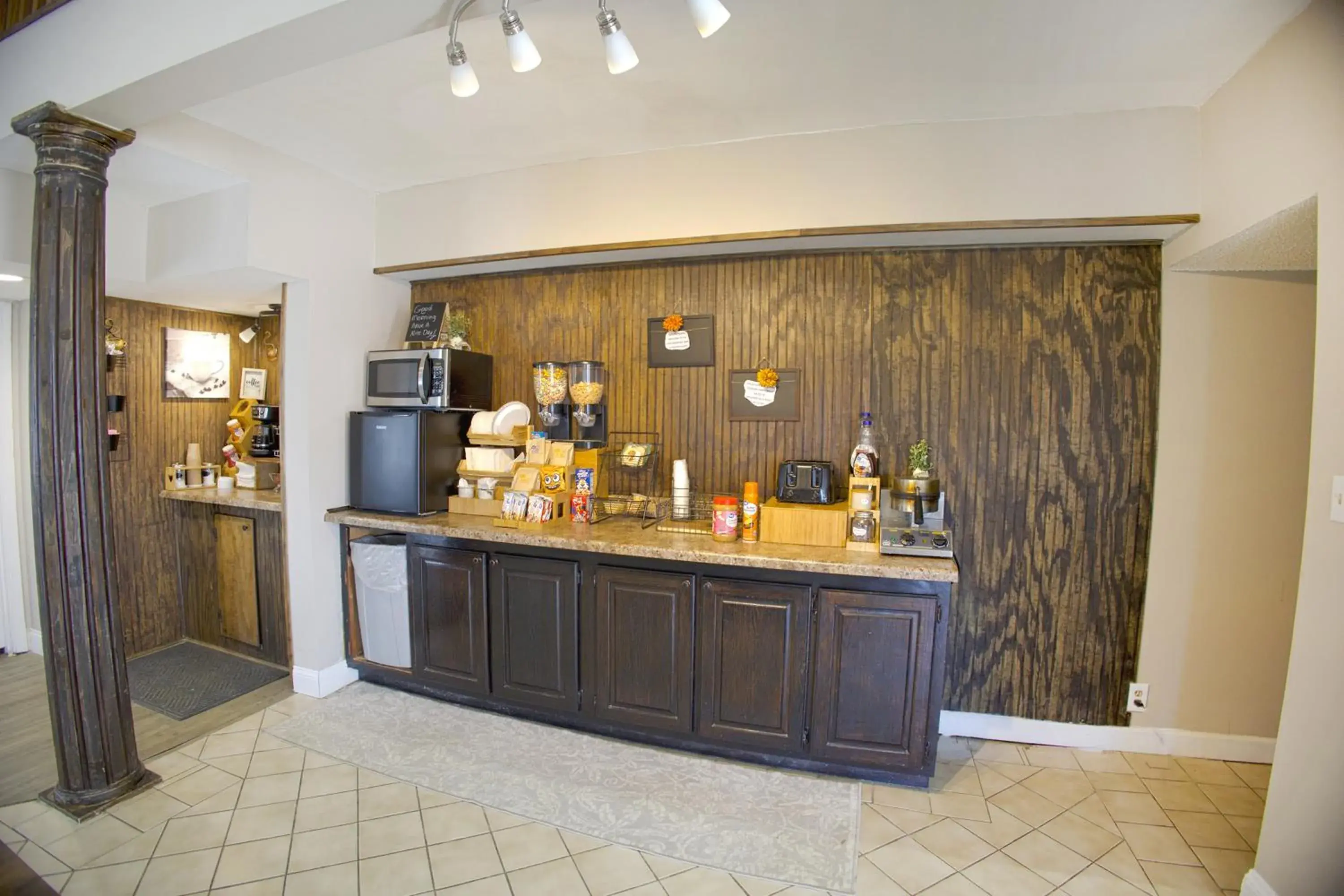 Kitchen or kitchenette in OYO Hotel Brownsville TN I-40 Kitchen or kitchenette in OYO Hotel Brownsville TN I-40