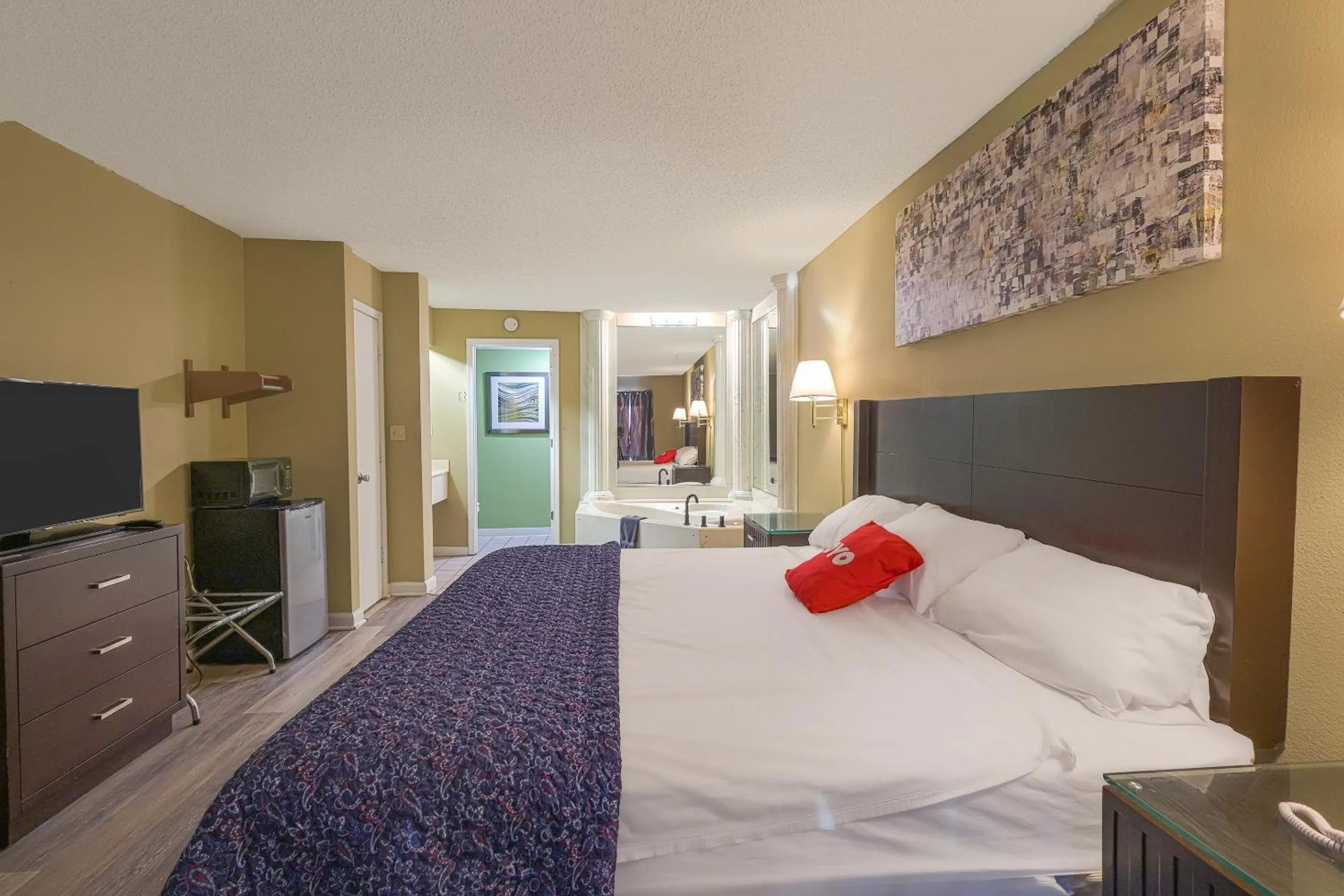 Bedroom, Bed in OYO Hotel Brownsville TN I-40