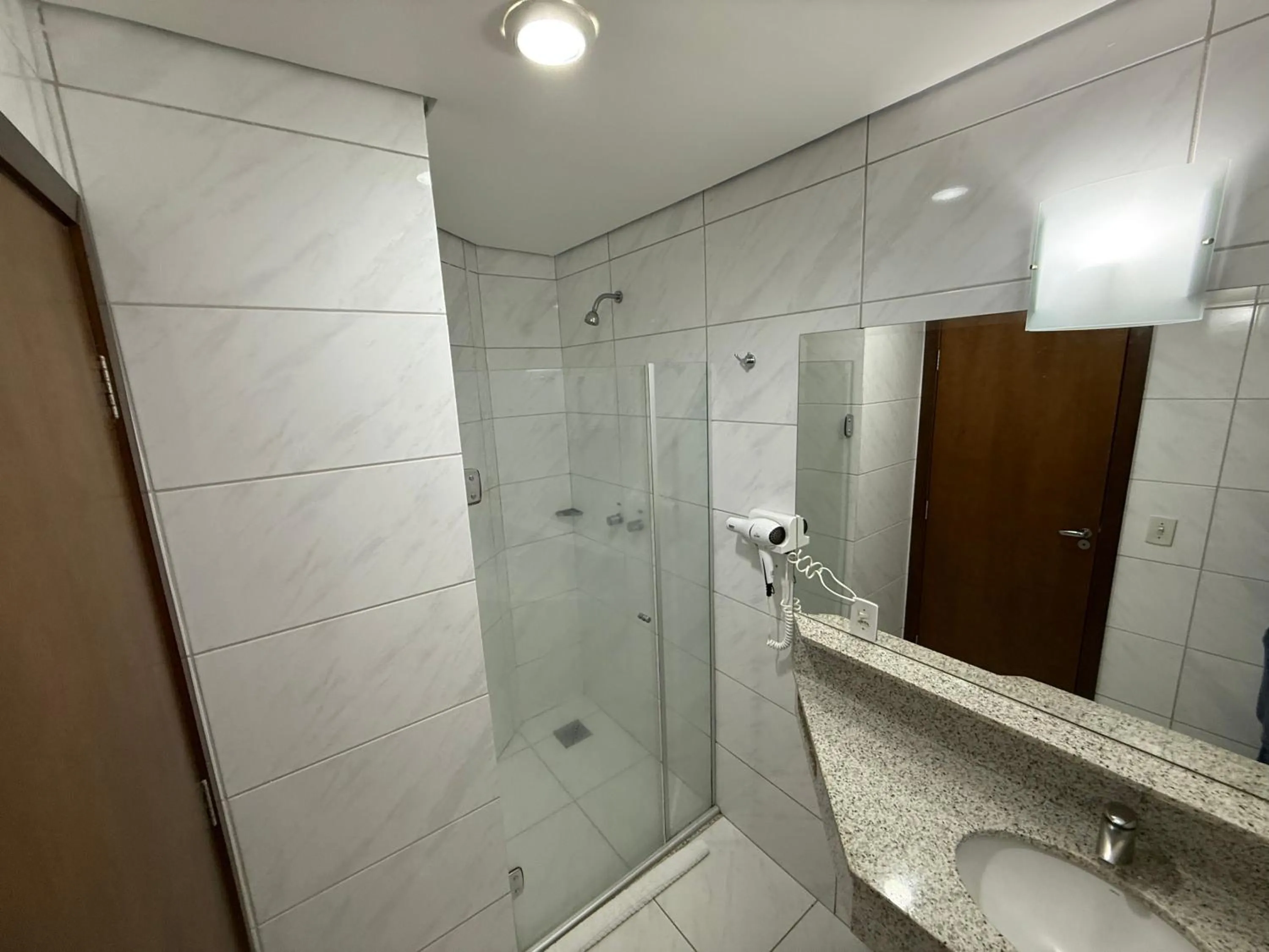 Shower in Paiaguás Palace Hotel