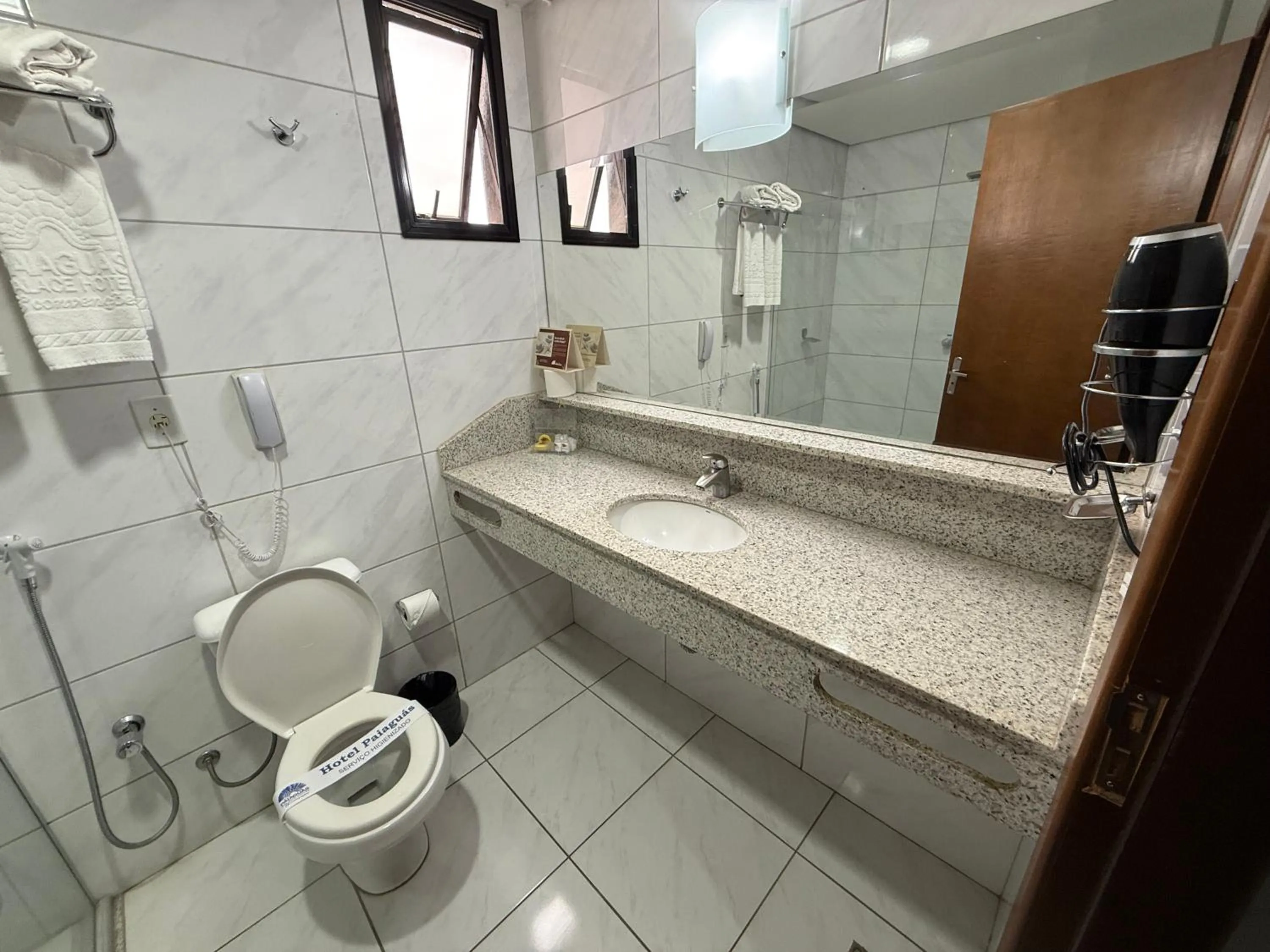 Shower in Paiaguás Palace Hotel