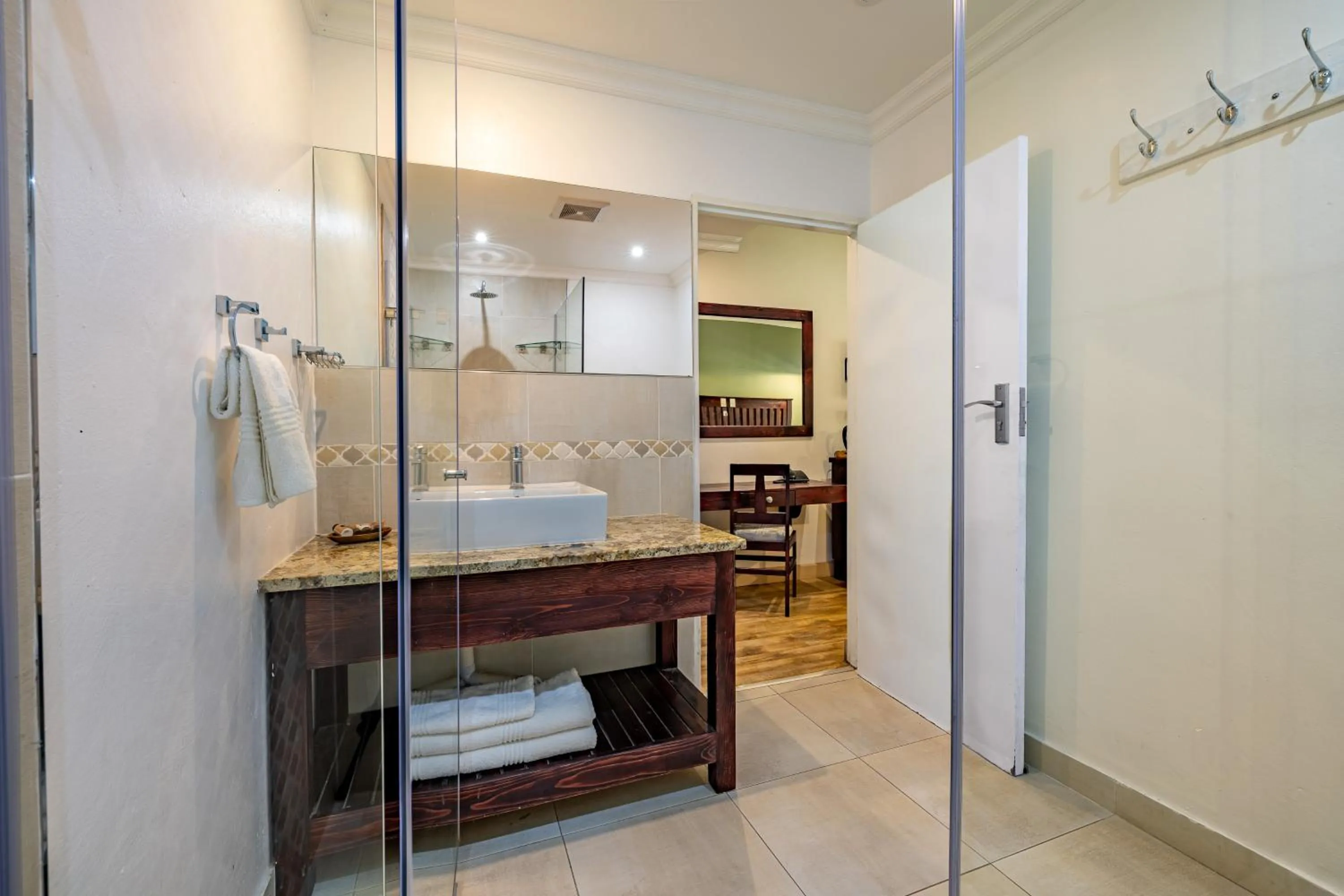 Shower in Little Pilgrims Boutique Hotel