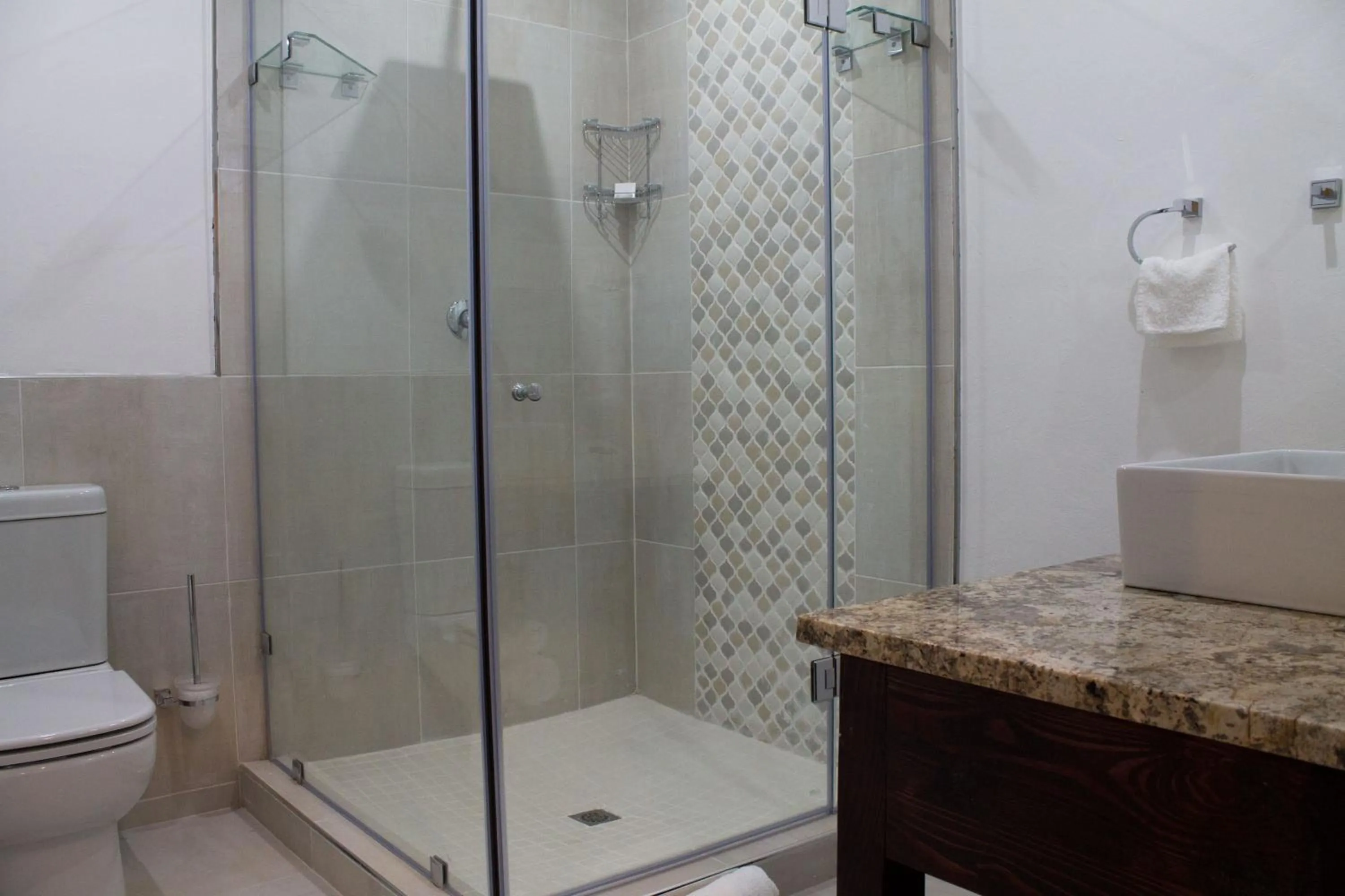 Shower in Little Pilgrims Boutique Hotel