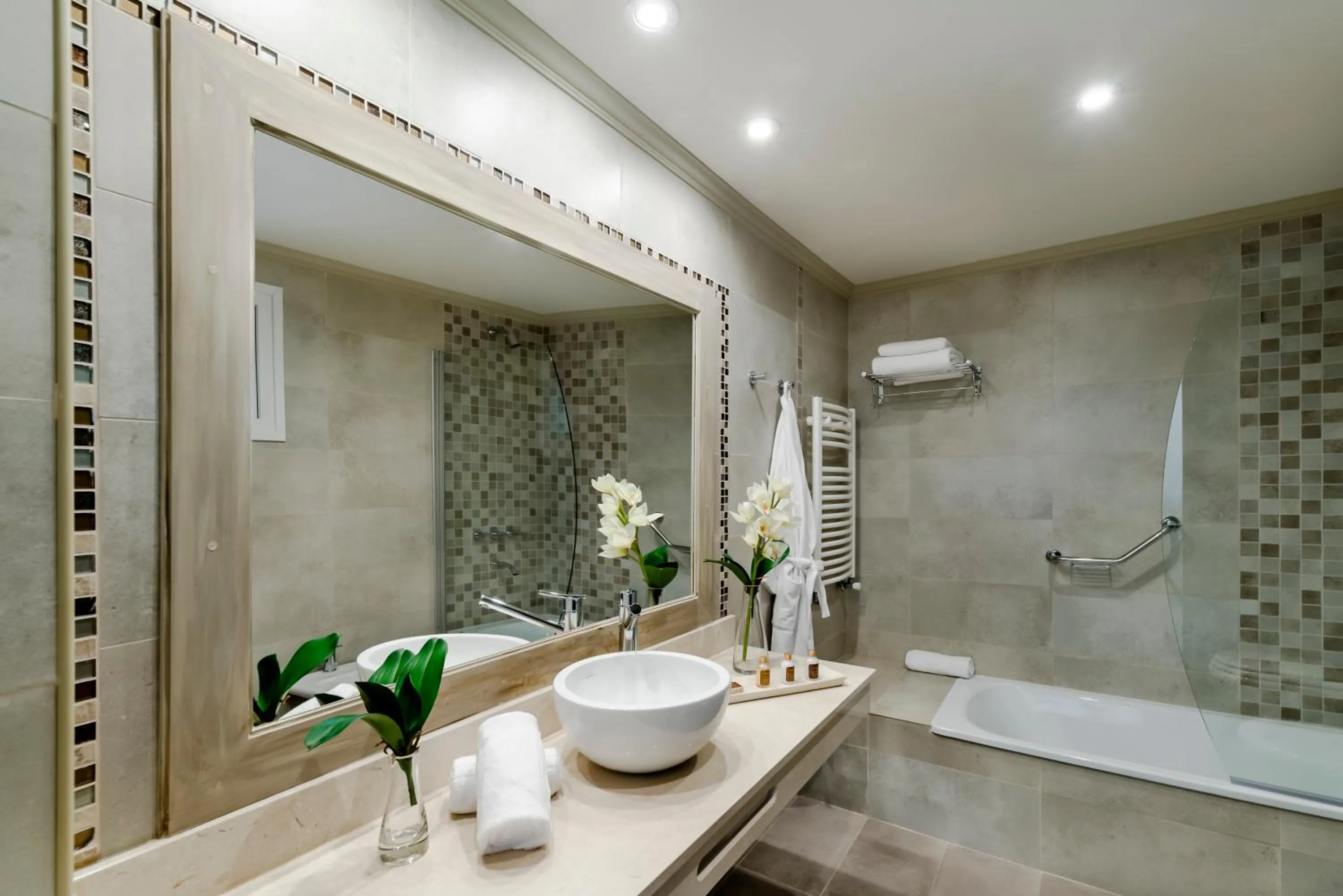 Bathroom in Aguila Mora Suites & Spa