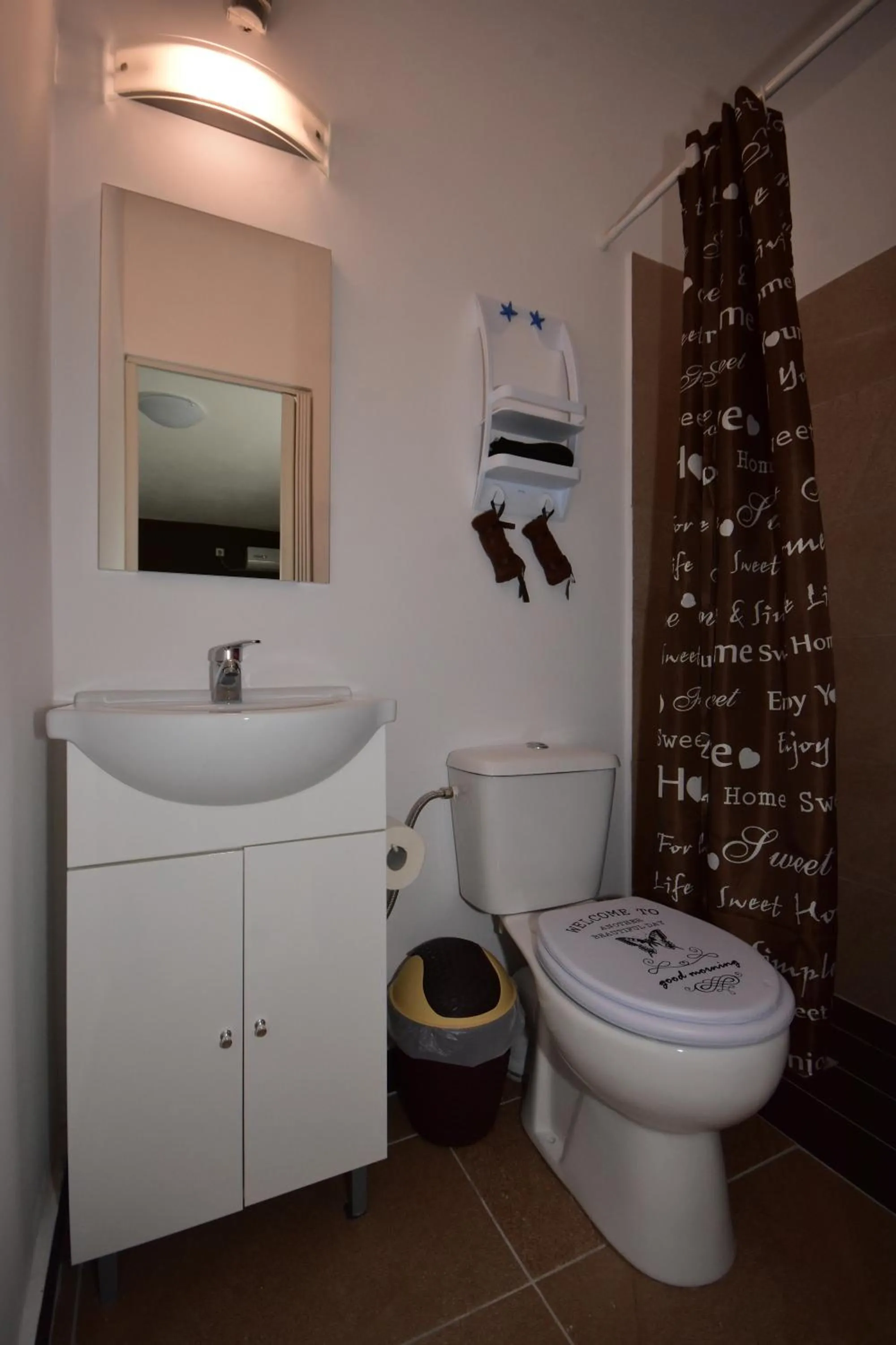 Bathroom in Galotel Agnoudas near the airport