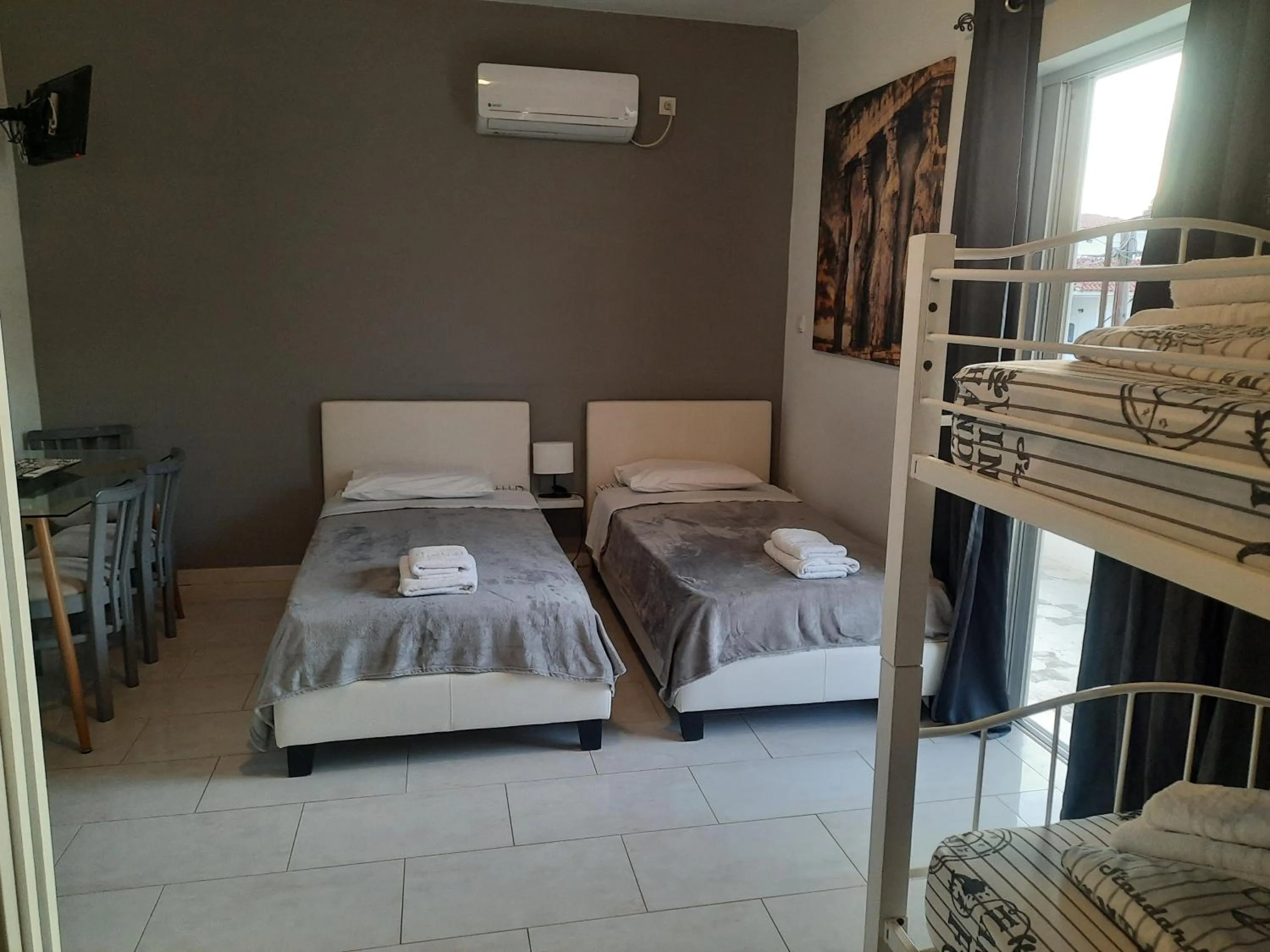 Bed in Galotel Agnoudas near the airport