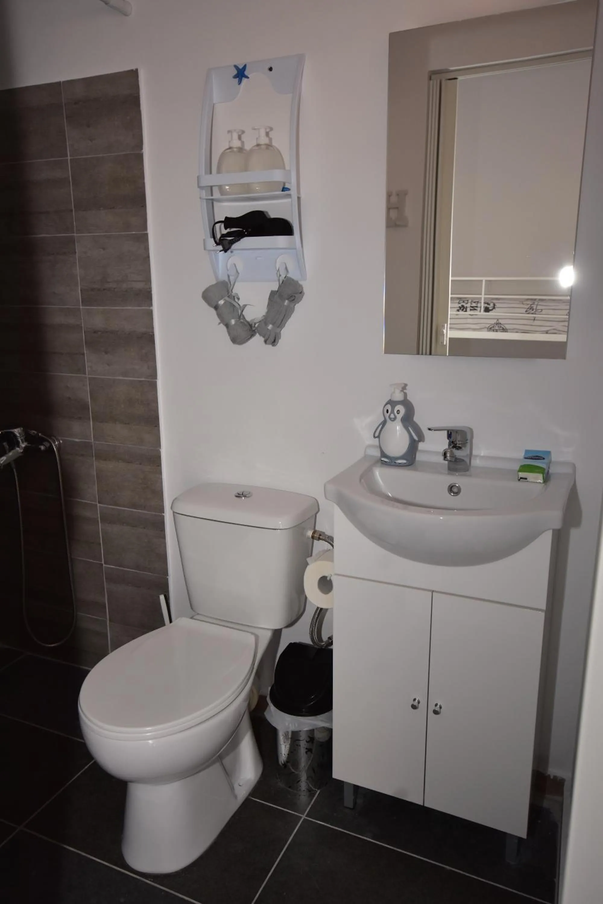 Bathroom in Galotel Agnoudas near the airport