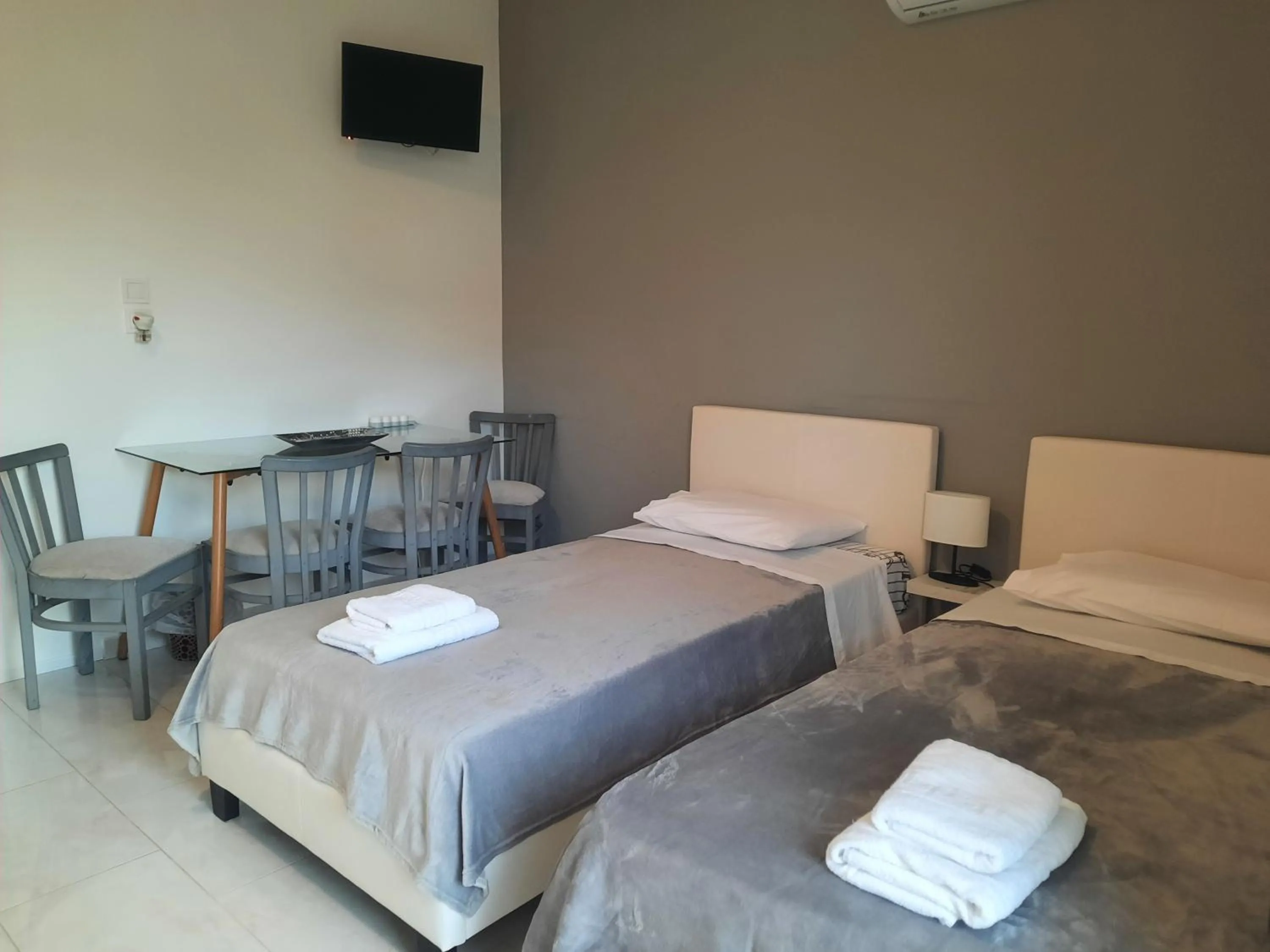 Bed in Galotel Agnoudas near the airport