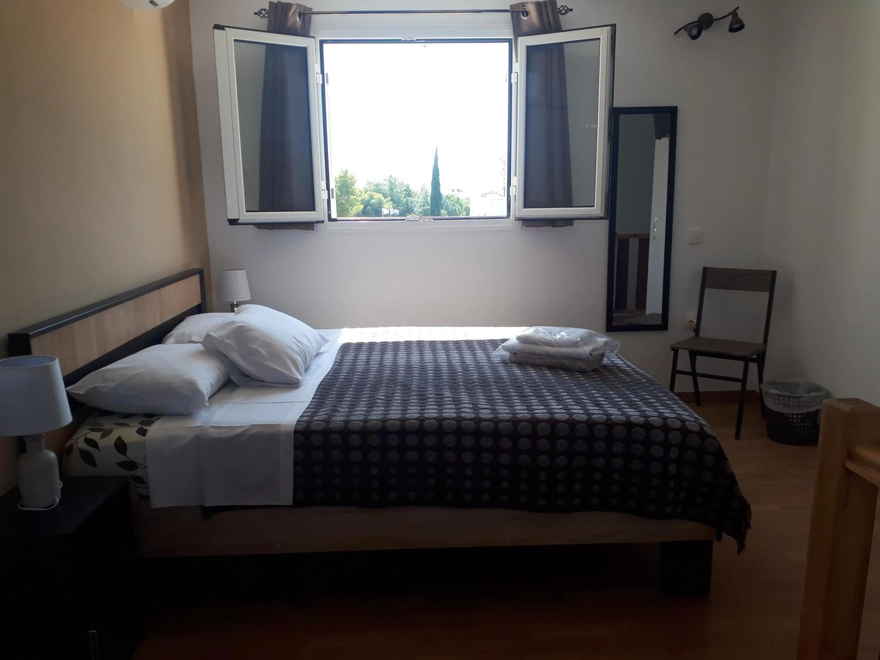 Bed in Galotel Agnoudas near the airport