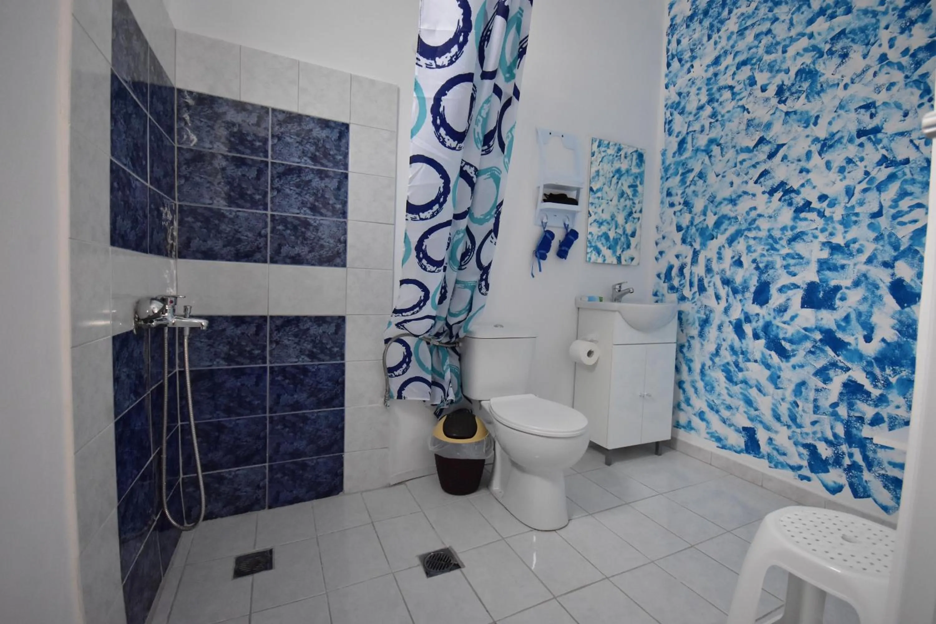 Bathroom in Galotel Agnoudas near the airport