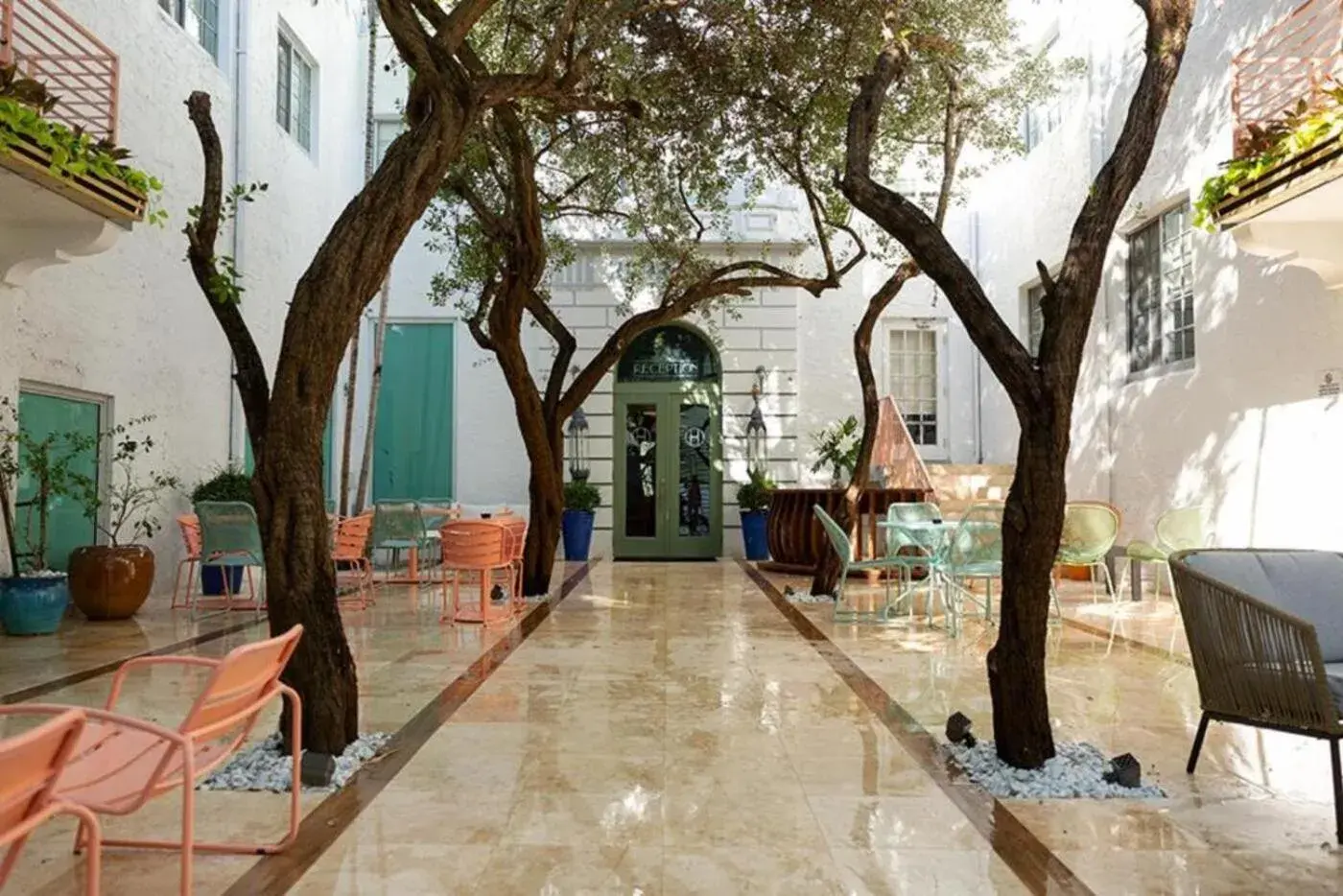 Facade/entrance in Harrison on the Beach Facade/entrance in Harrison on the Beach