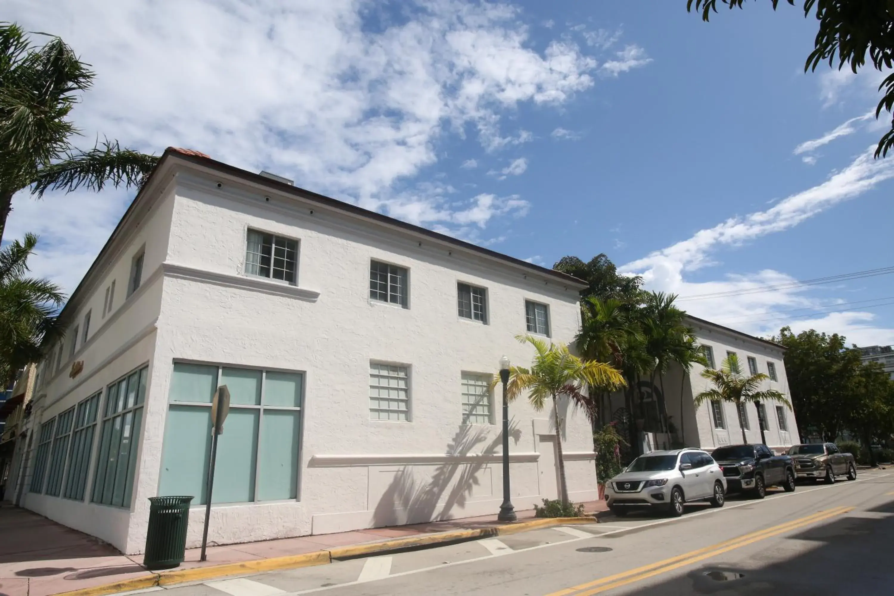 Property building in Harrison on the Beach Property building in Harrison on the Beach