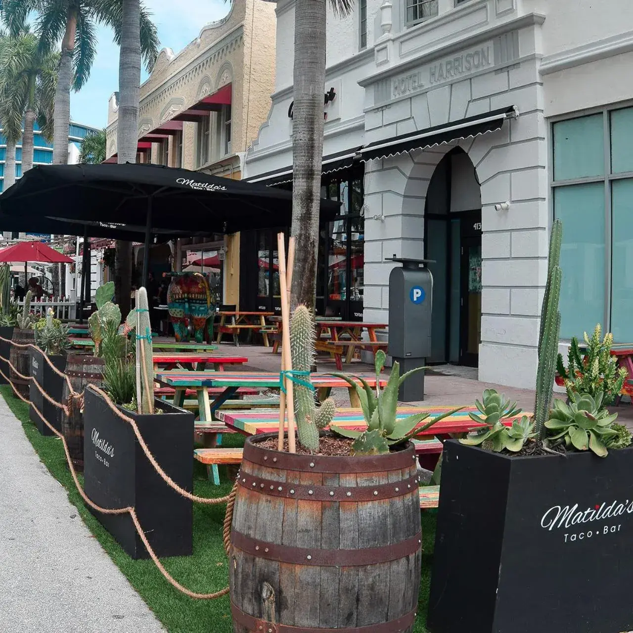 Property building in Harrison on the Beach Property building in Harrison on the Beach