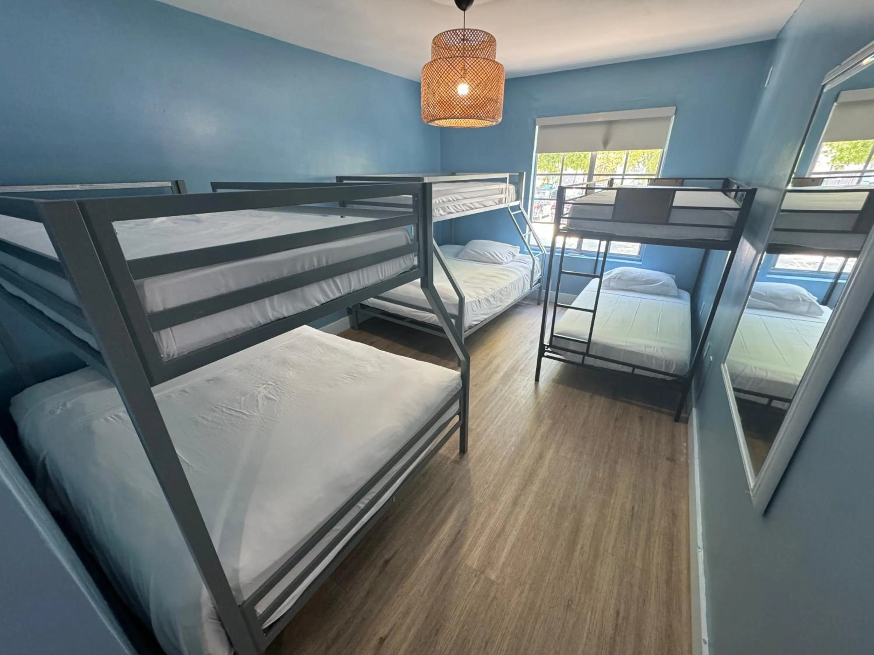 Photo of the whole room, Bed in Harrison on the Beach