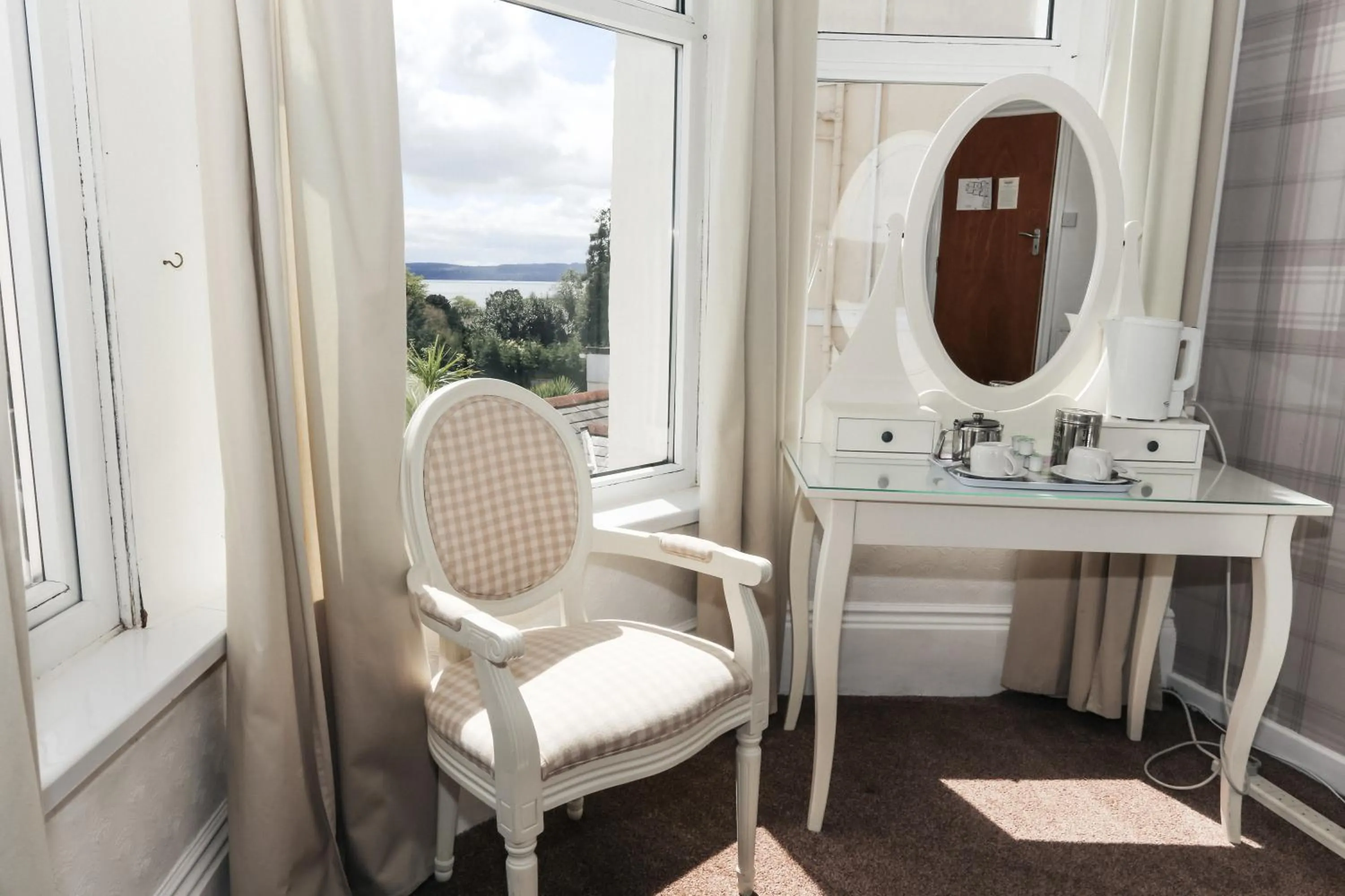 Seating area in Nethway Hotel