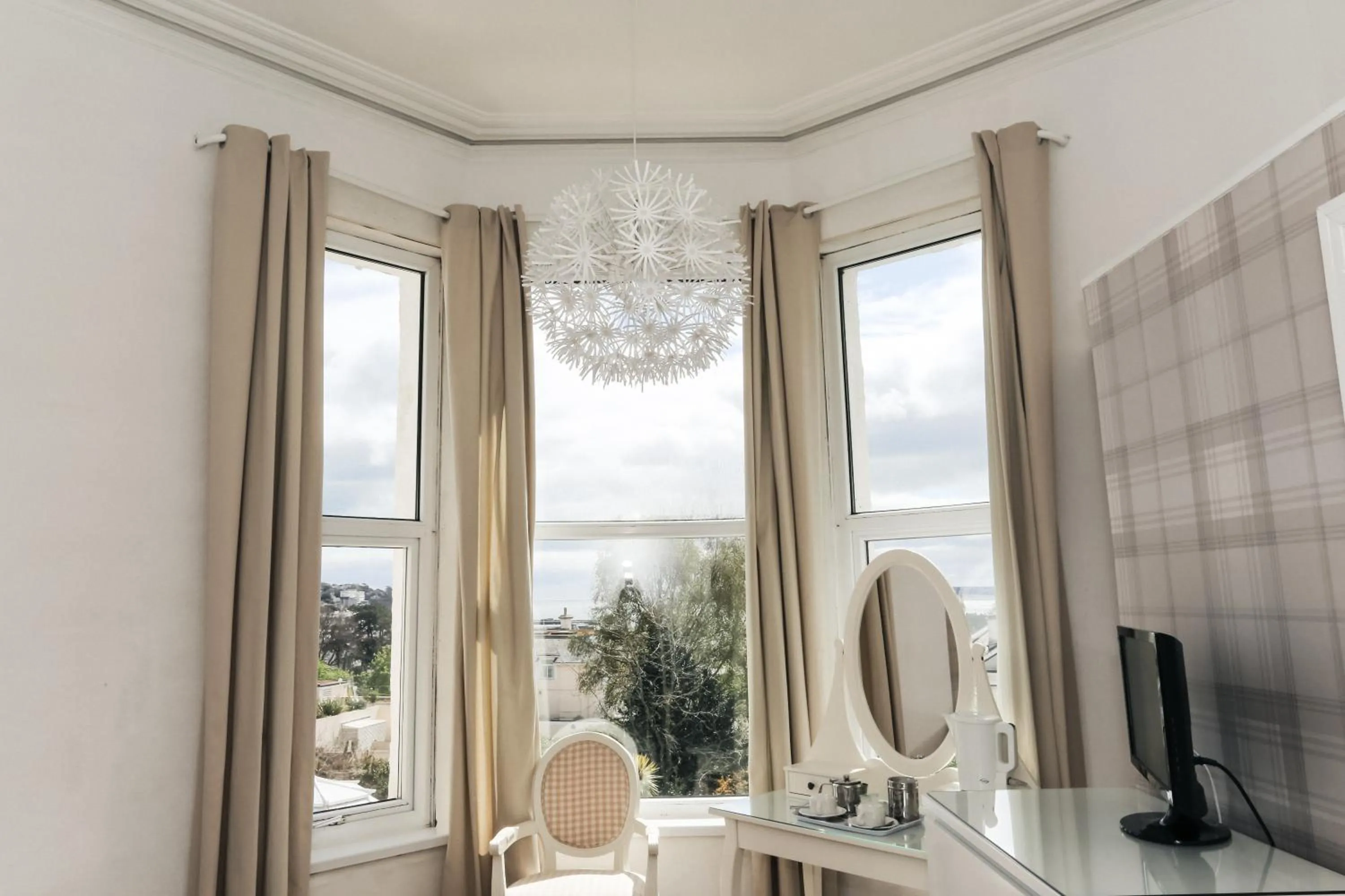 Decorative detail in Nethway Hotel