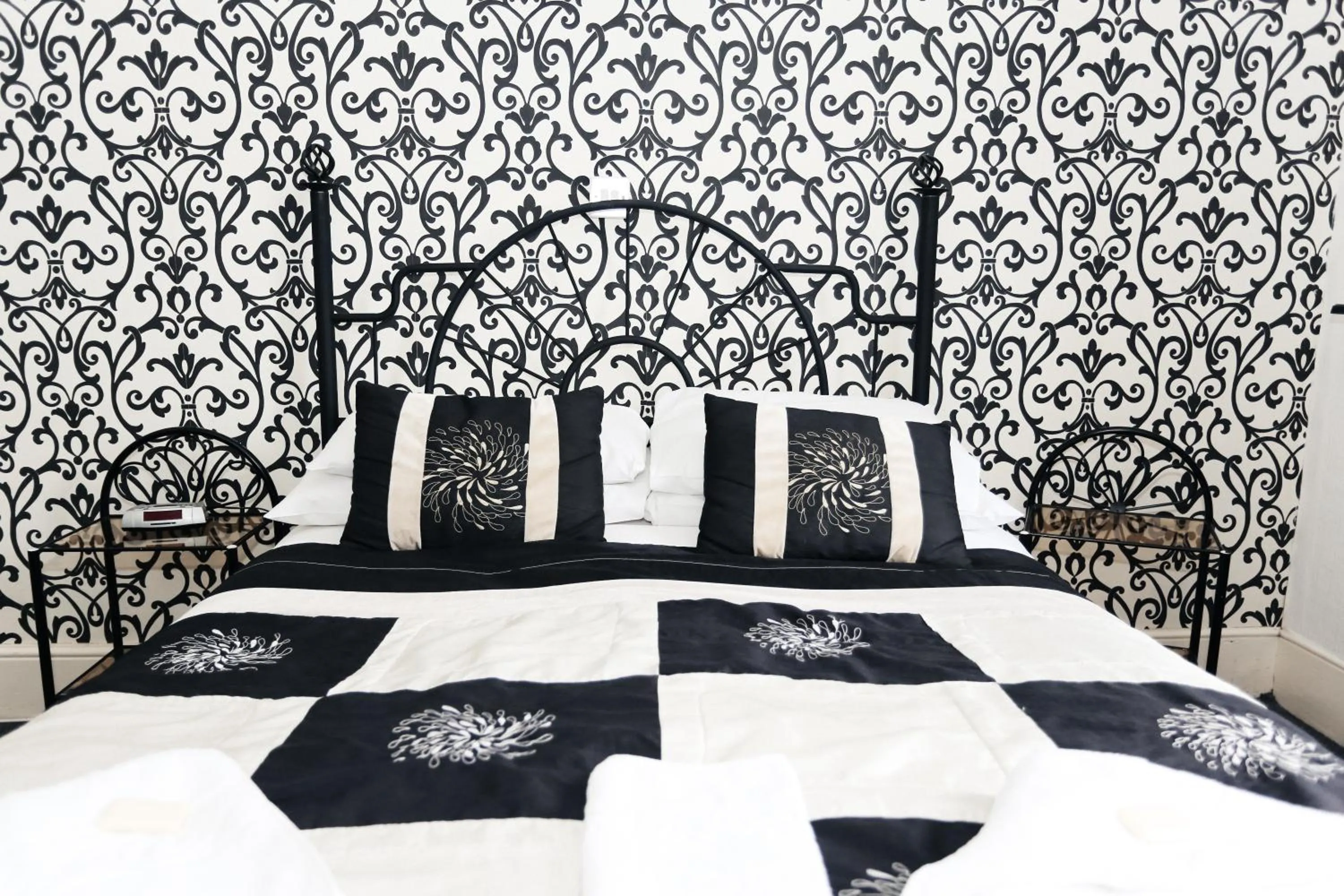 Bed in Nethway Hotel