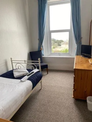 Bed in Nethway Hotel