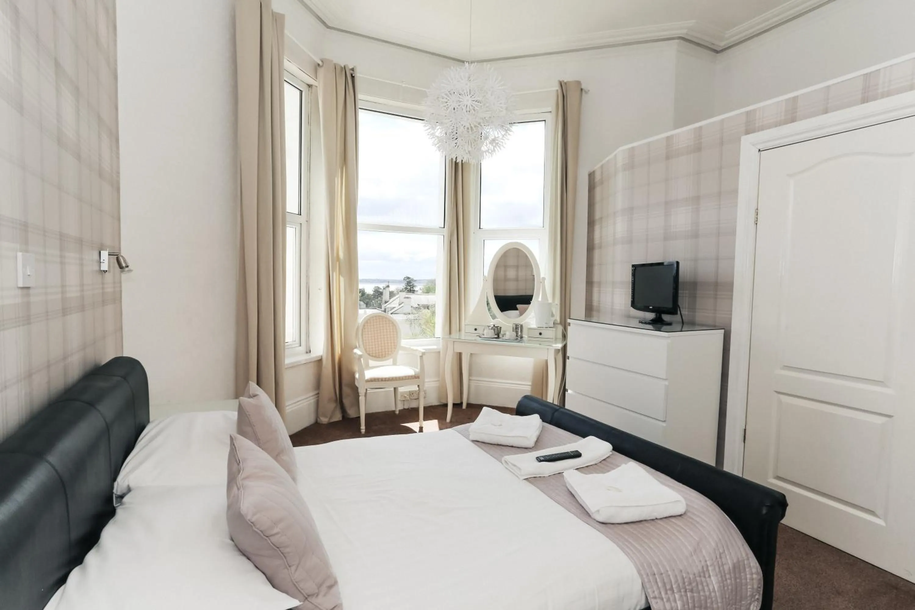 Day, Bed in Nethway Hotel