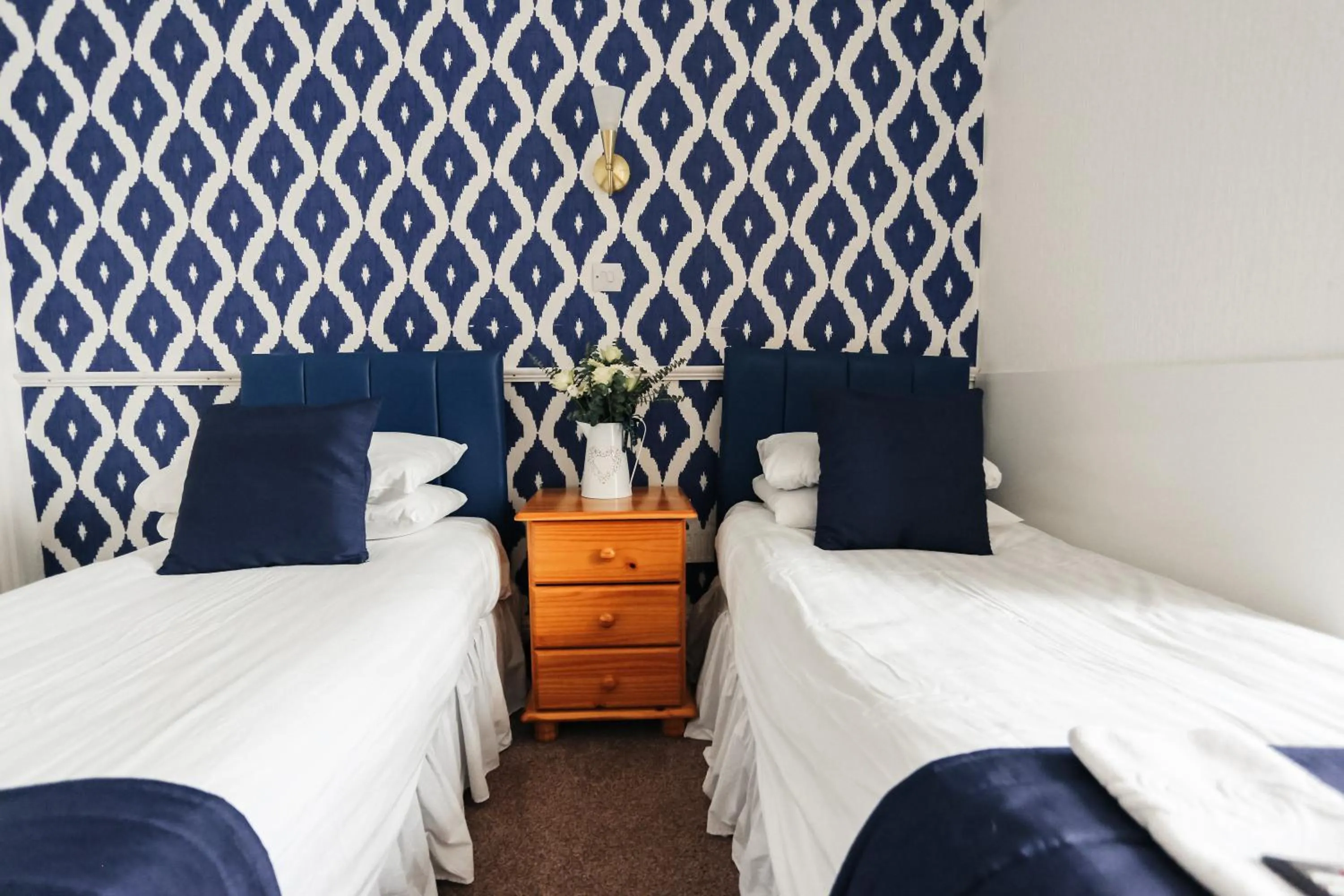 Bed in Nethway Hotel