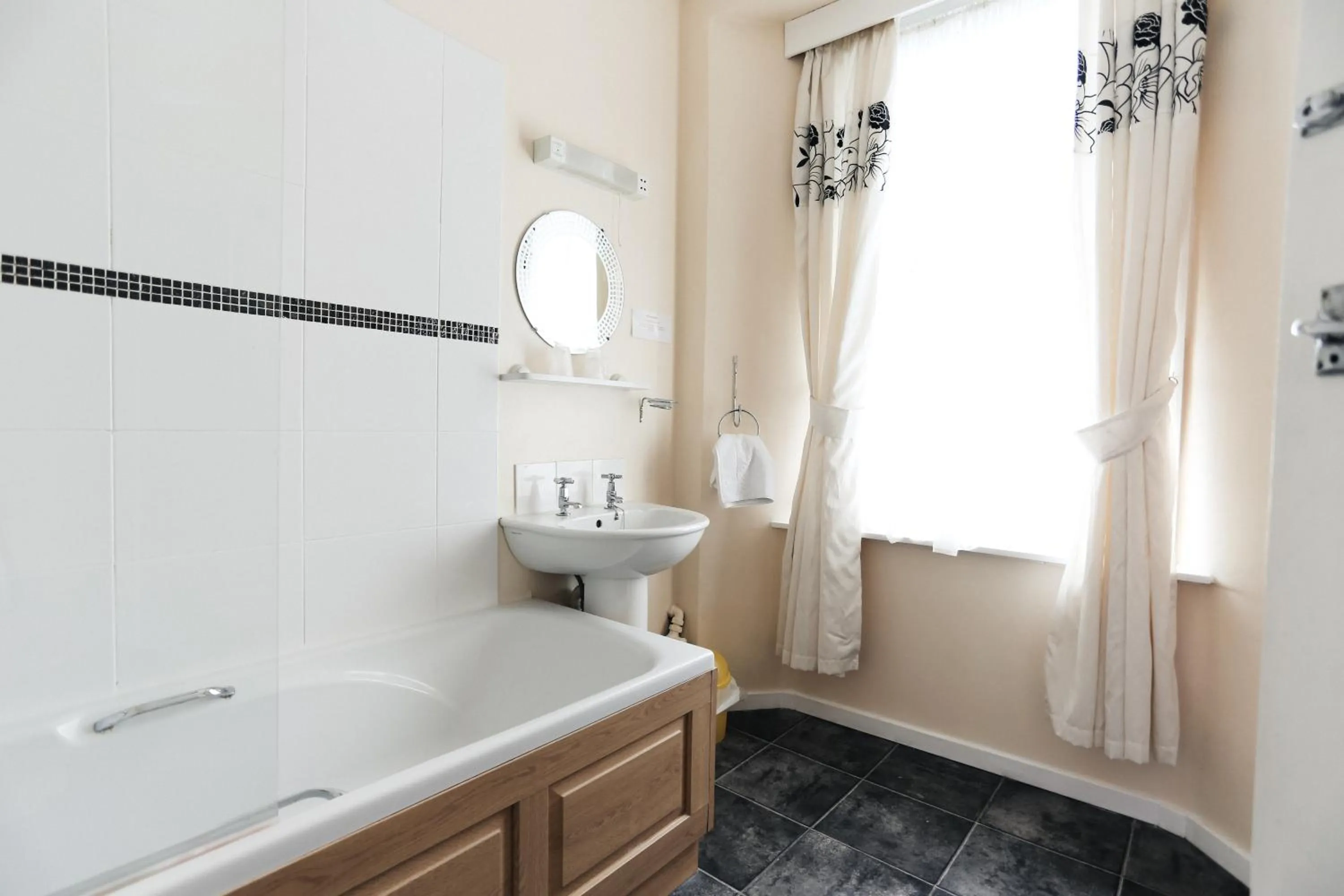 Bathroom in Nethway Hotel