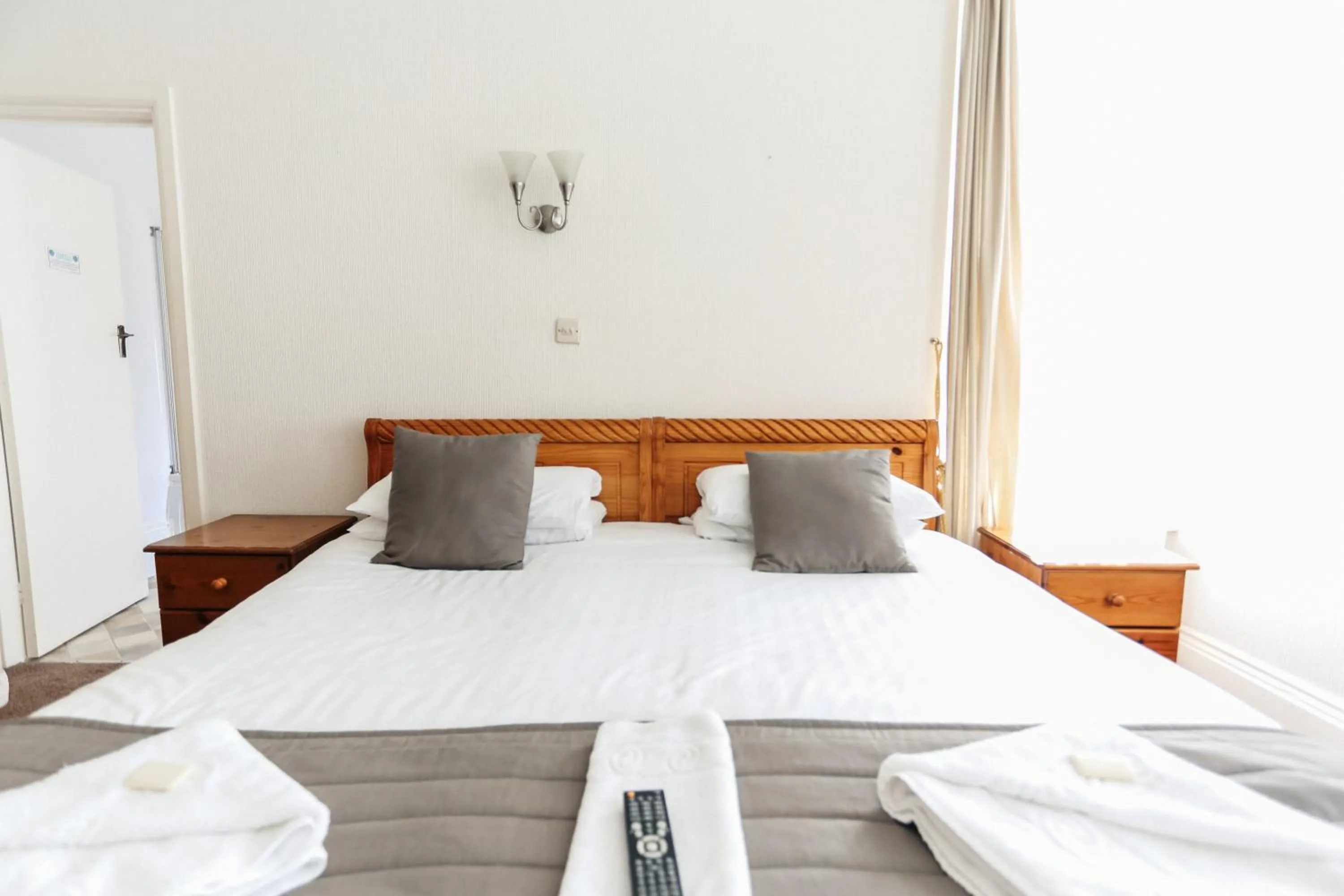 Bed in Nethway Hotel