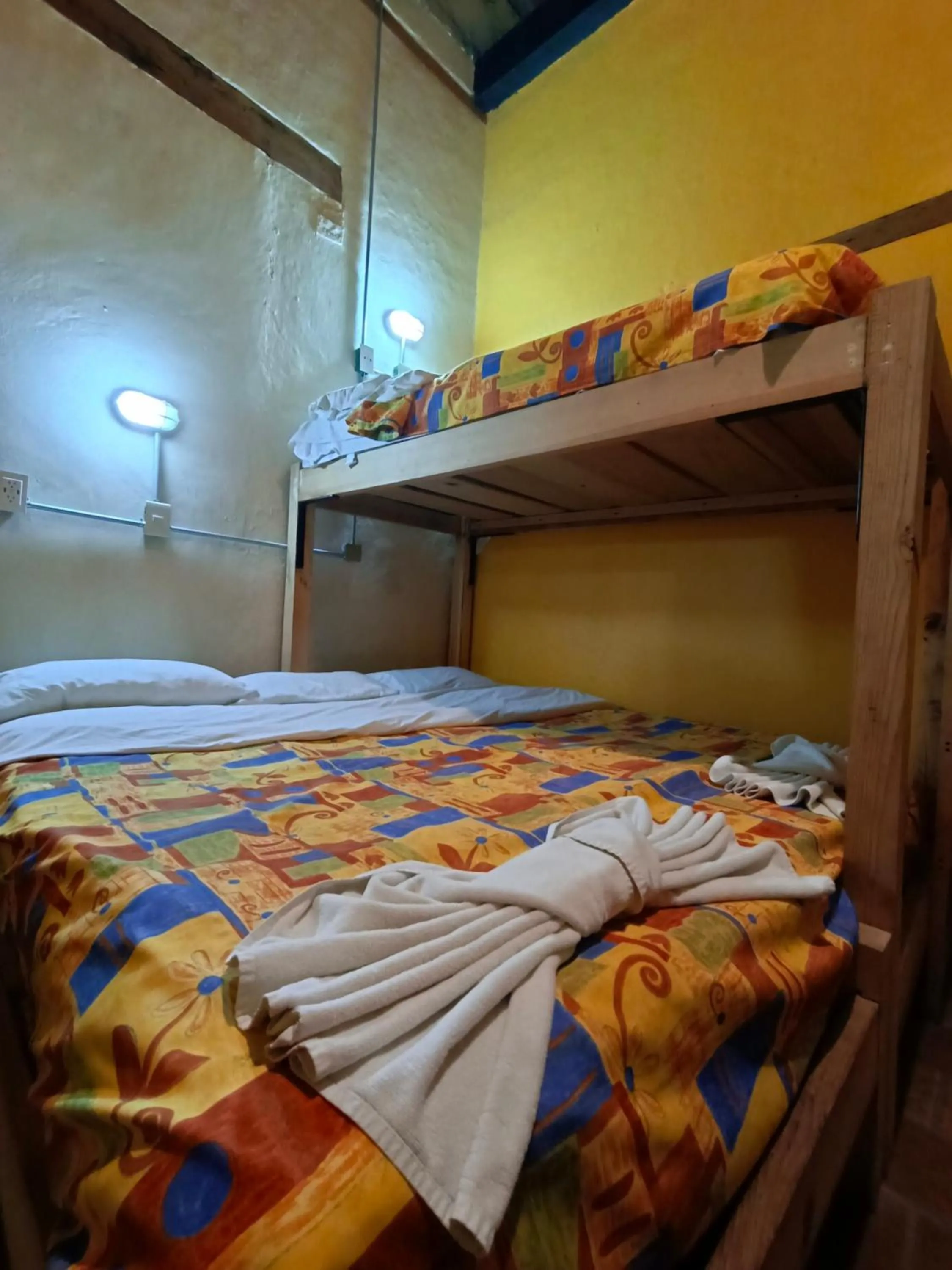 Economy Twin Room with Shared Bathroom in Rossco Hostel & Hotel