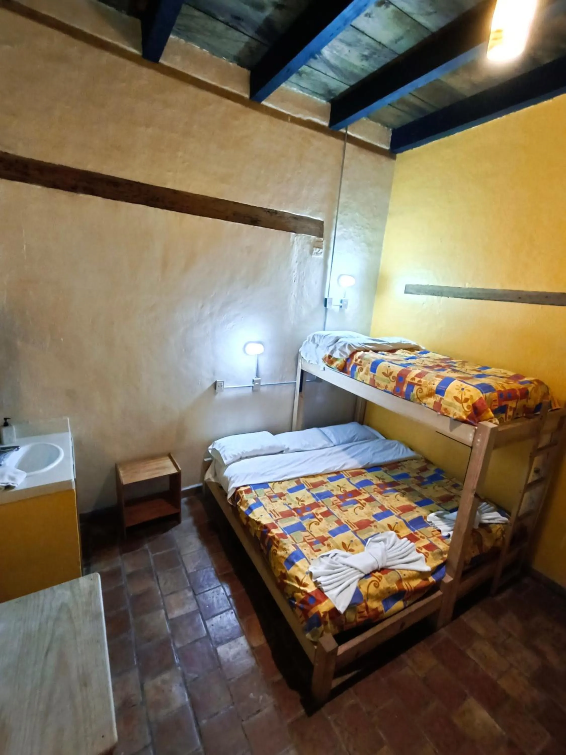 Economy Twin Room with Shared Bathroom in Rossco Hostel & Hotel