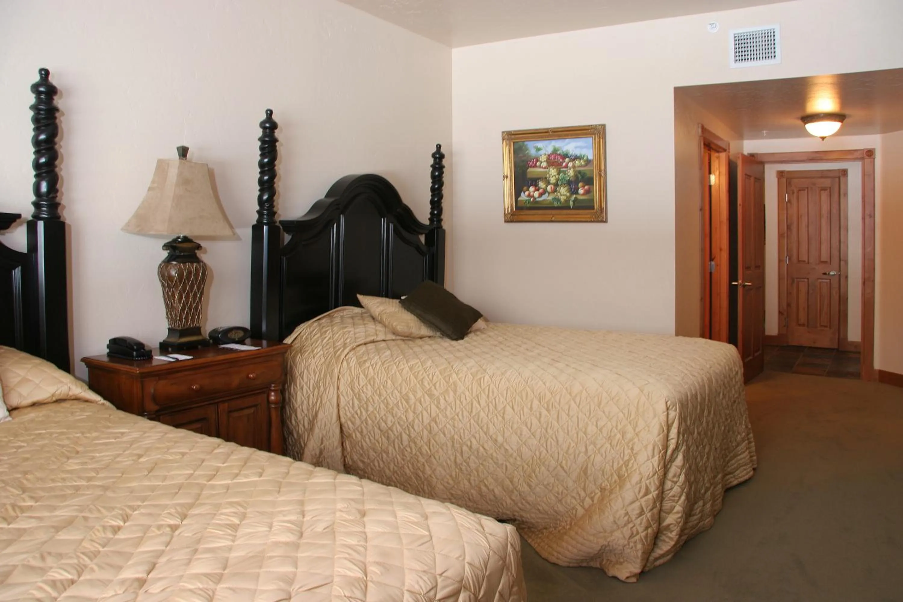 Photo of the whole room, Bed in Zermatt Utah Resort & Spa Trademark Collection by Wyndham