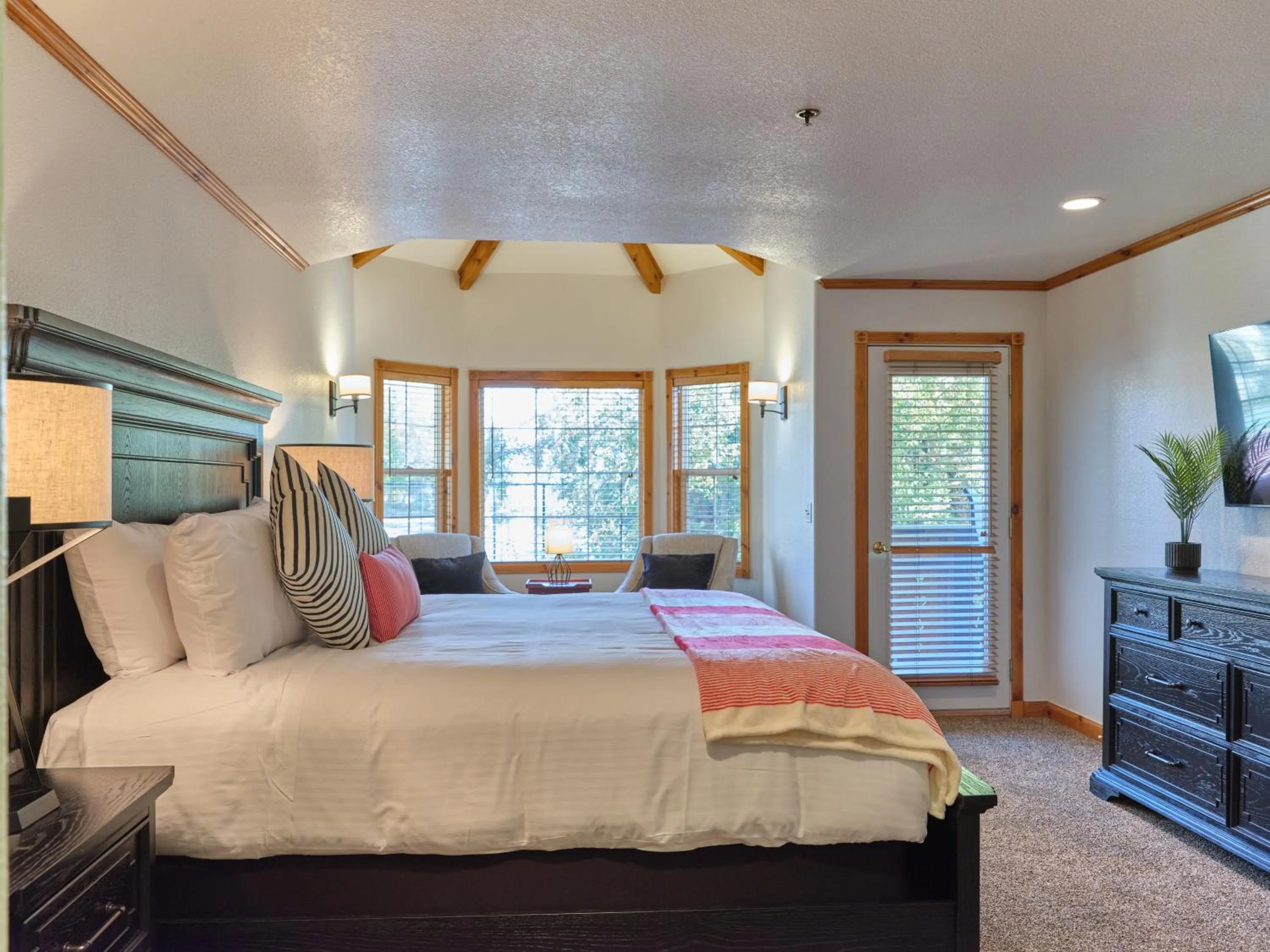 Bed in Zermatt Utah Resort & Spa Trademark Collection by Wyndham