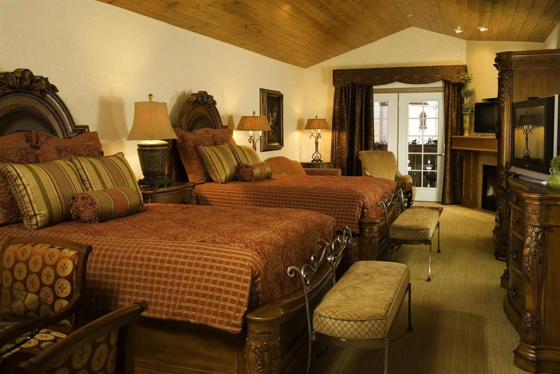 Bed in Zermatt Utah Resort & Spa Trademark Collection by Wyndham