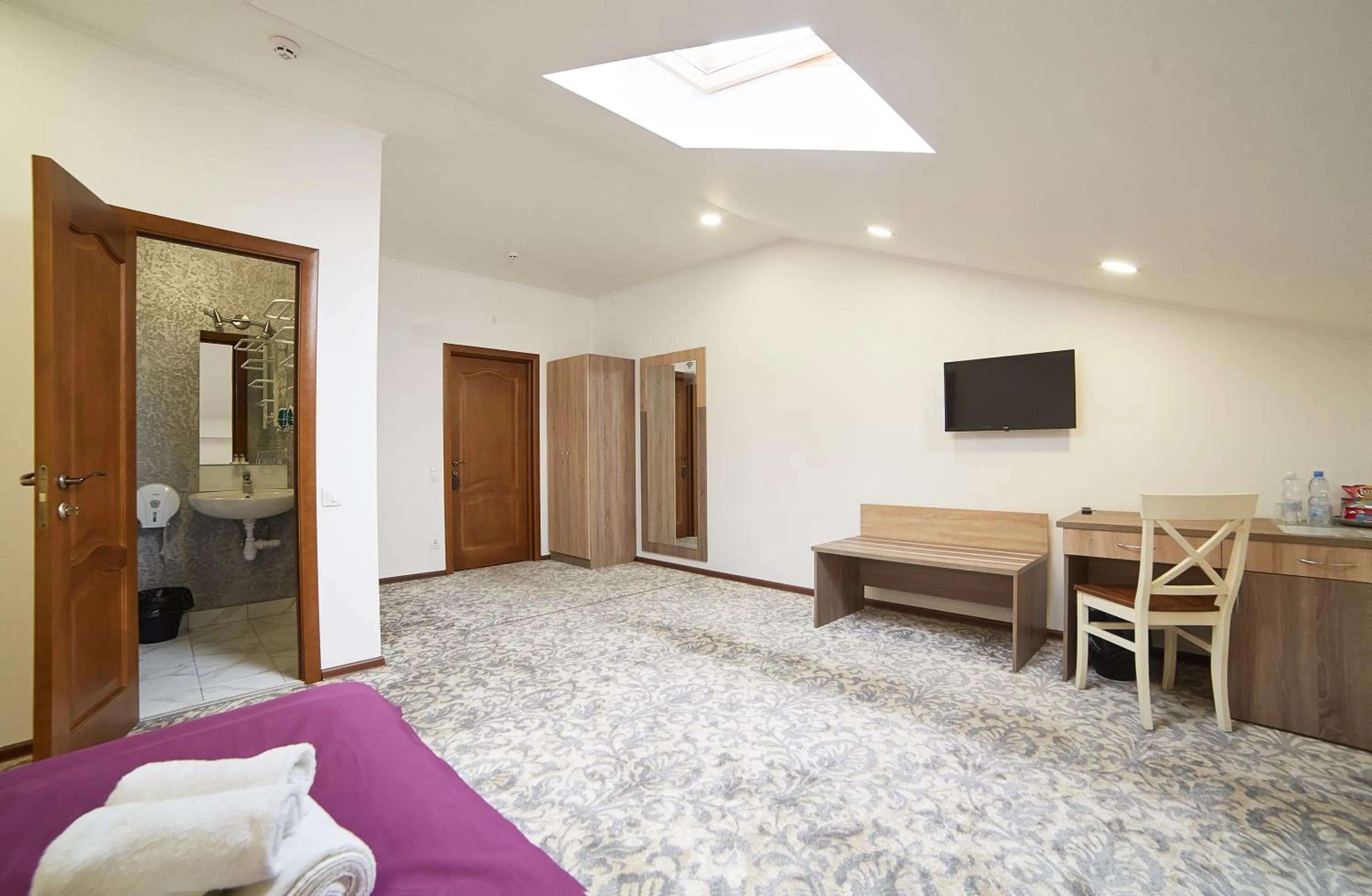 TV and multimedia, Bed in Coin Hotel