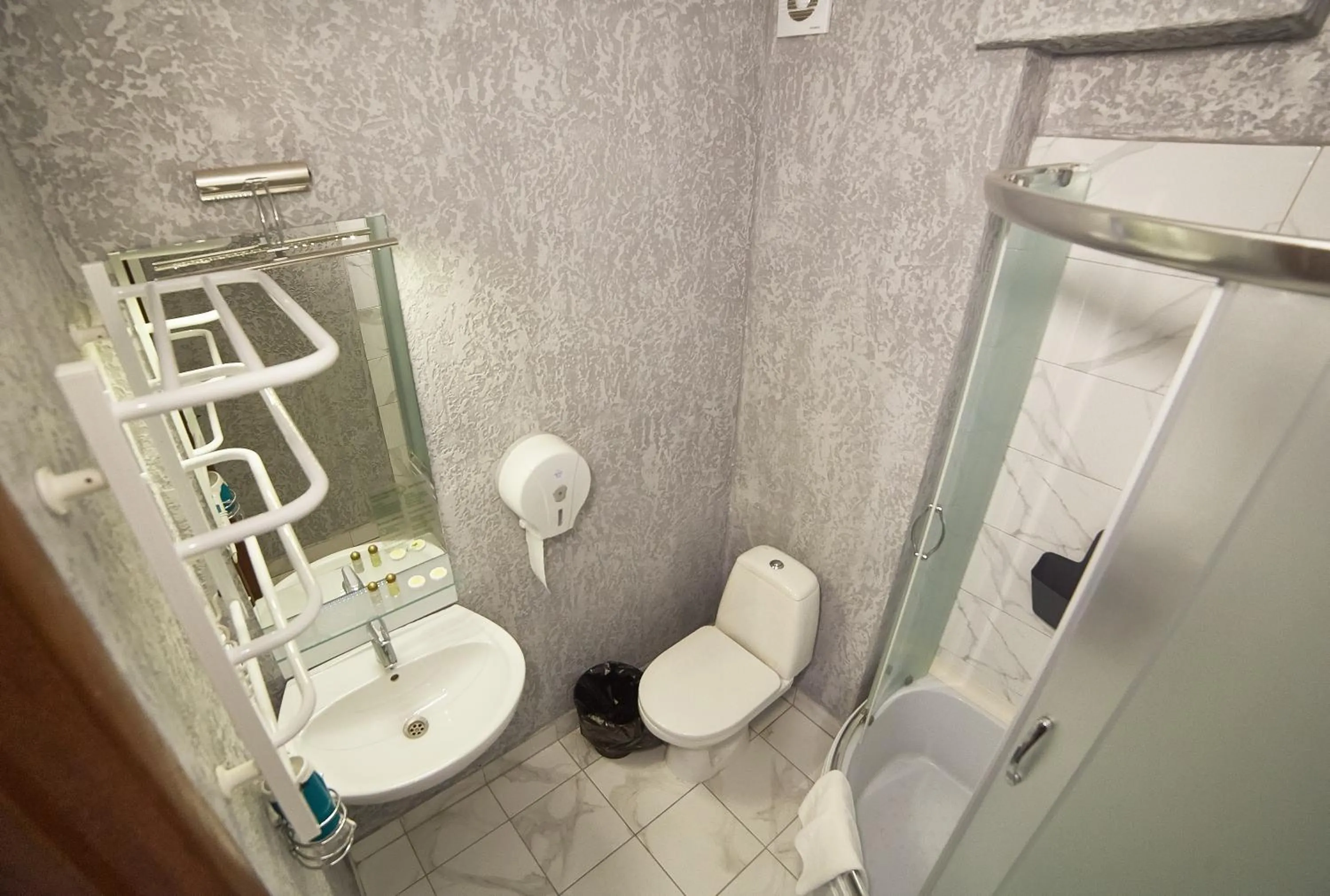 Toilet in Coin Hotel