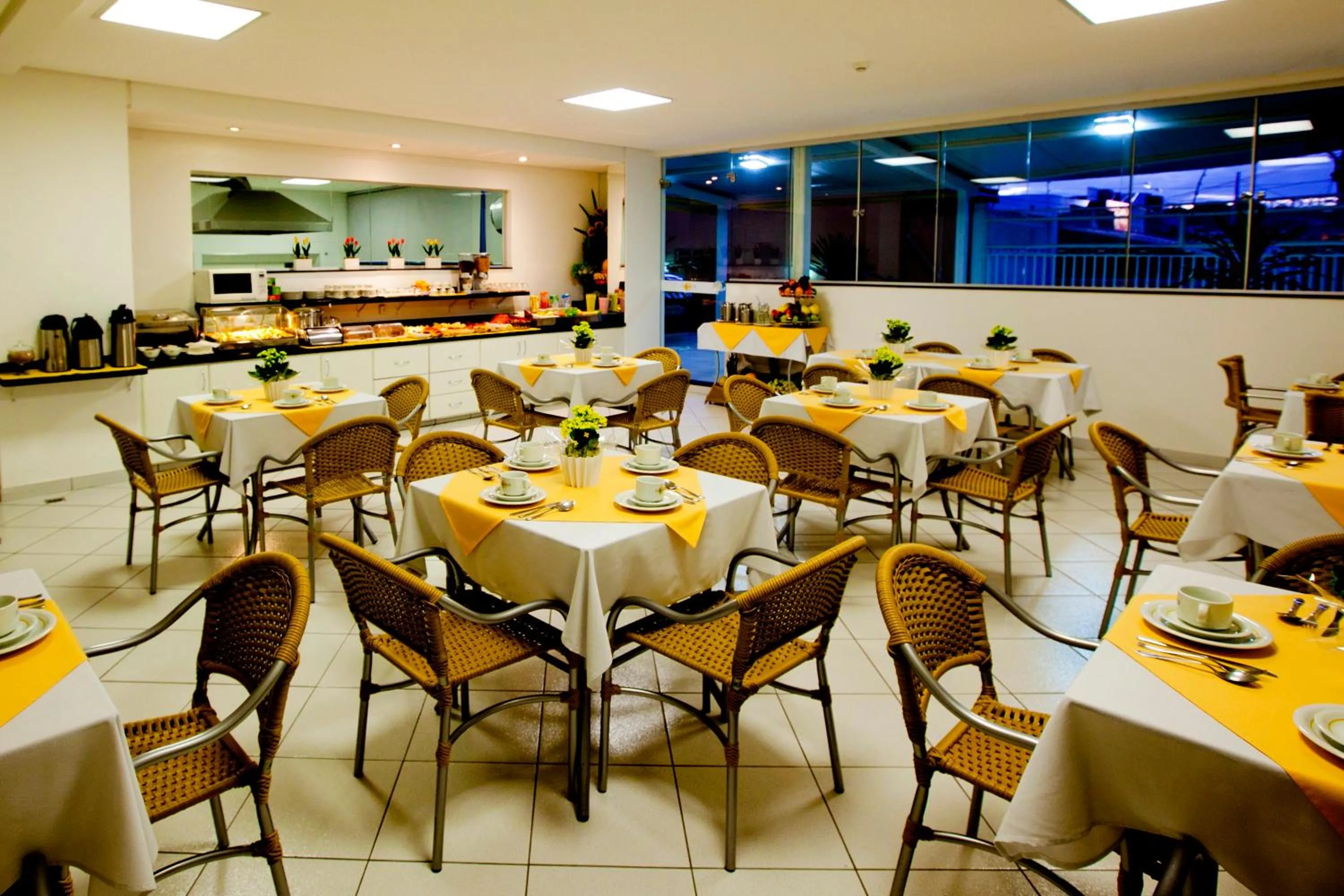 Restaurant/places to eat in Hotel Sansaed