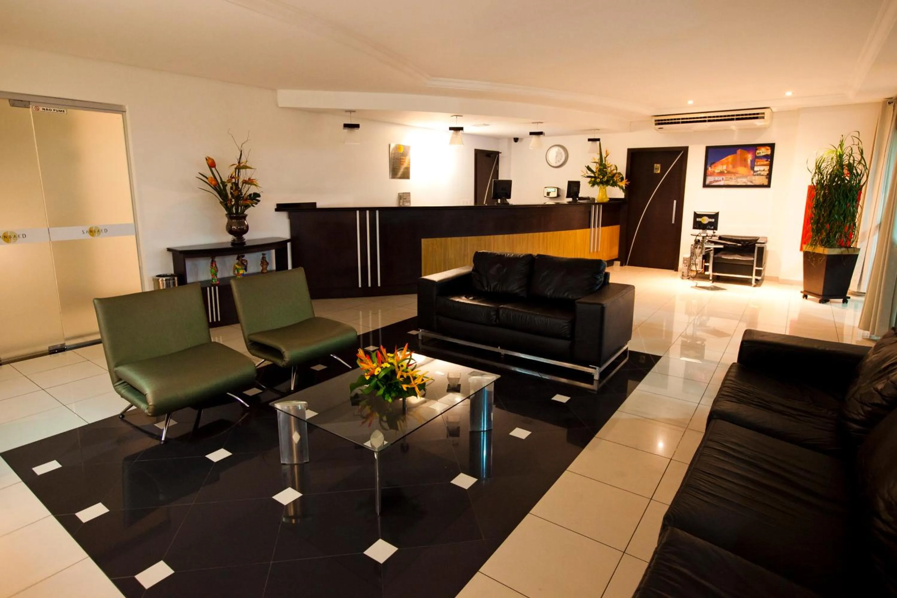 Communal lounge/ TV room in Hotel Sansaed