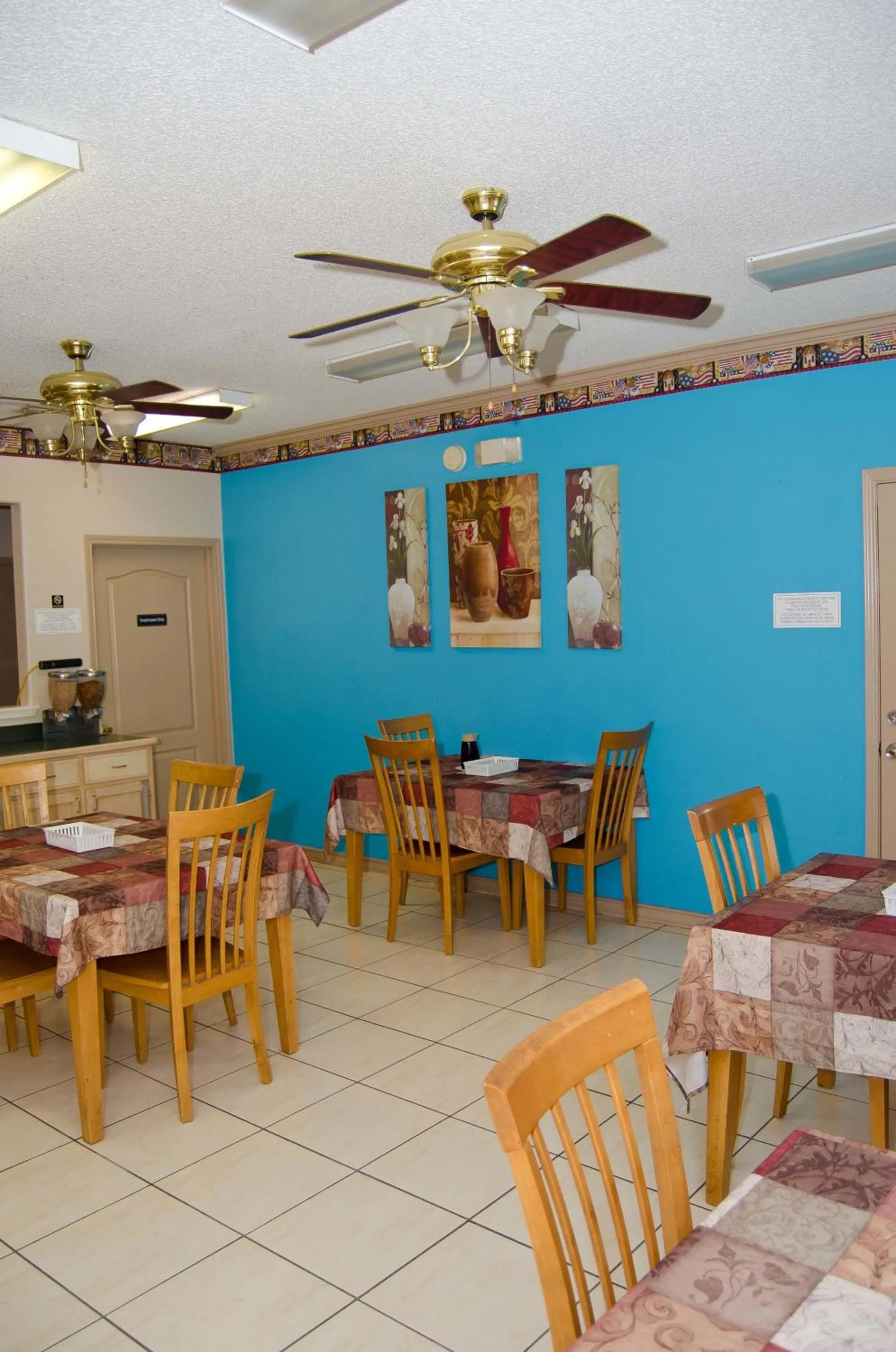 Area and facilities in Texas Inn and Suites City Center at University Dr.