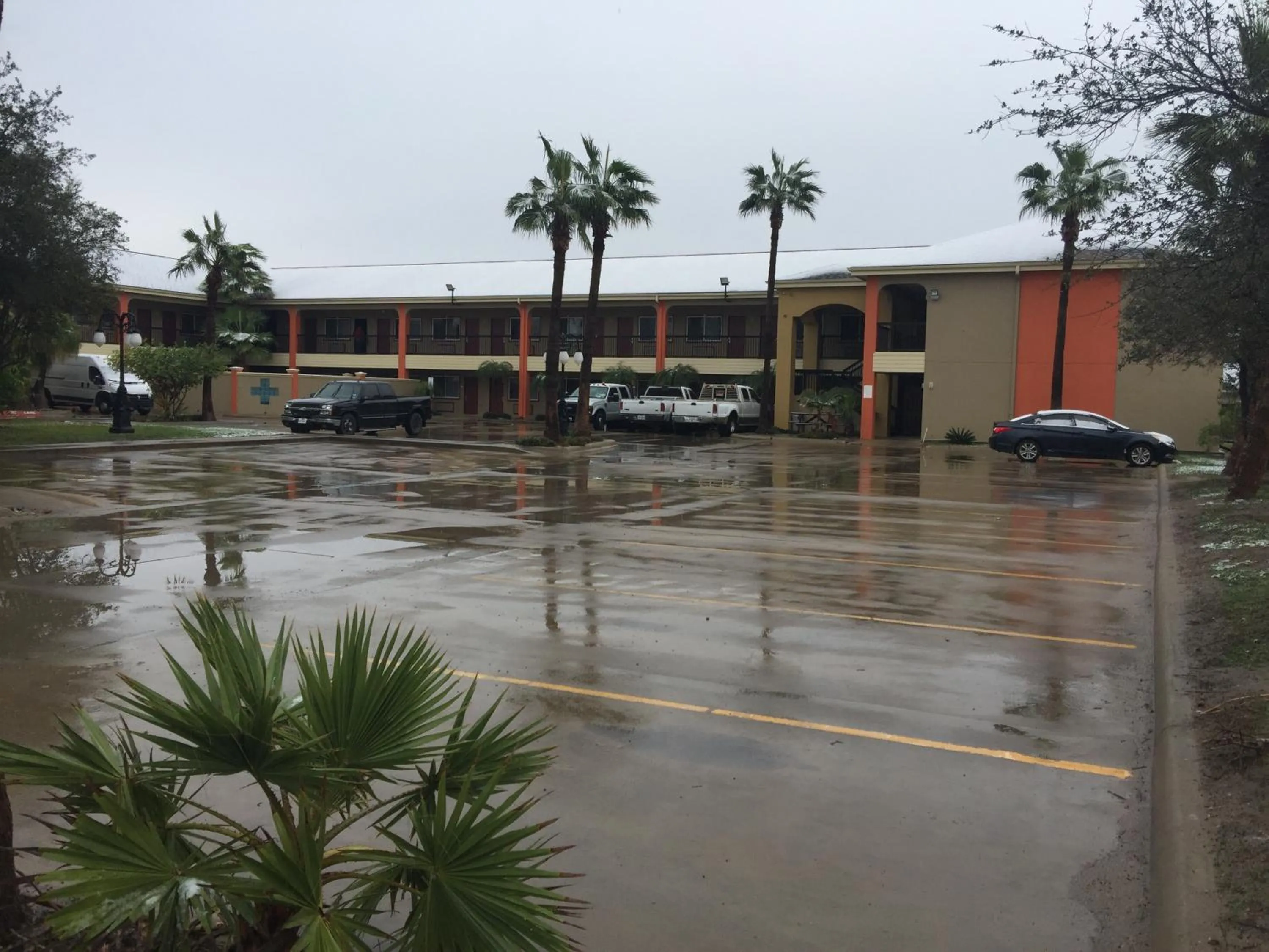 Property building in Texas Inn and Suites City Center at University Dr.