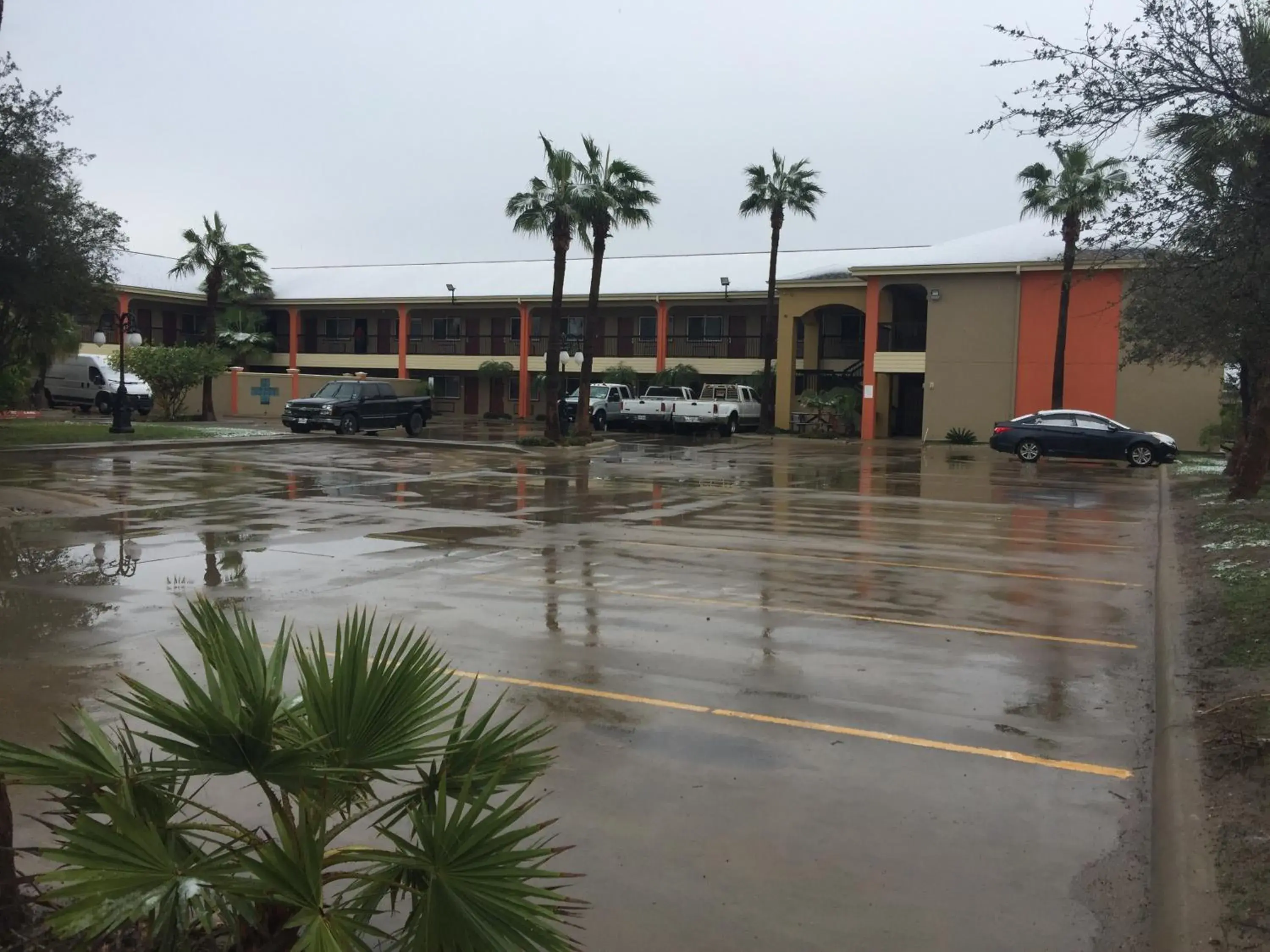 Property Building in Texas Inn and Suites City Center at University Dr.