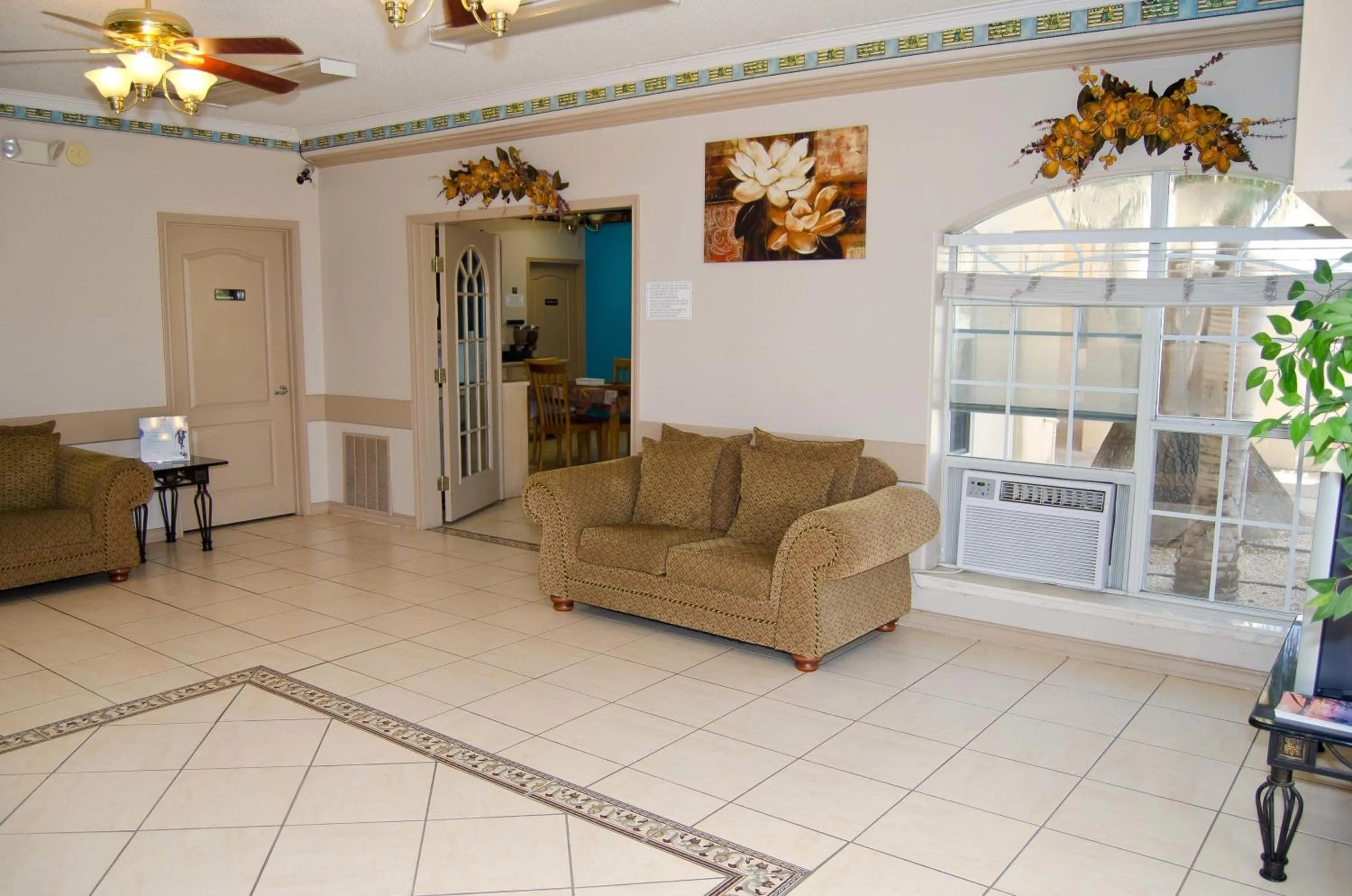 Lobby or reception in Texas Inn and Suites City Center at University Dr.