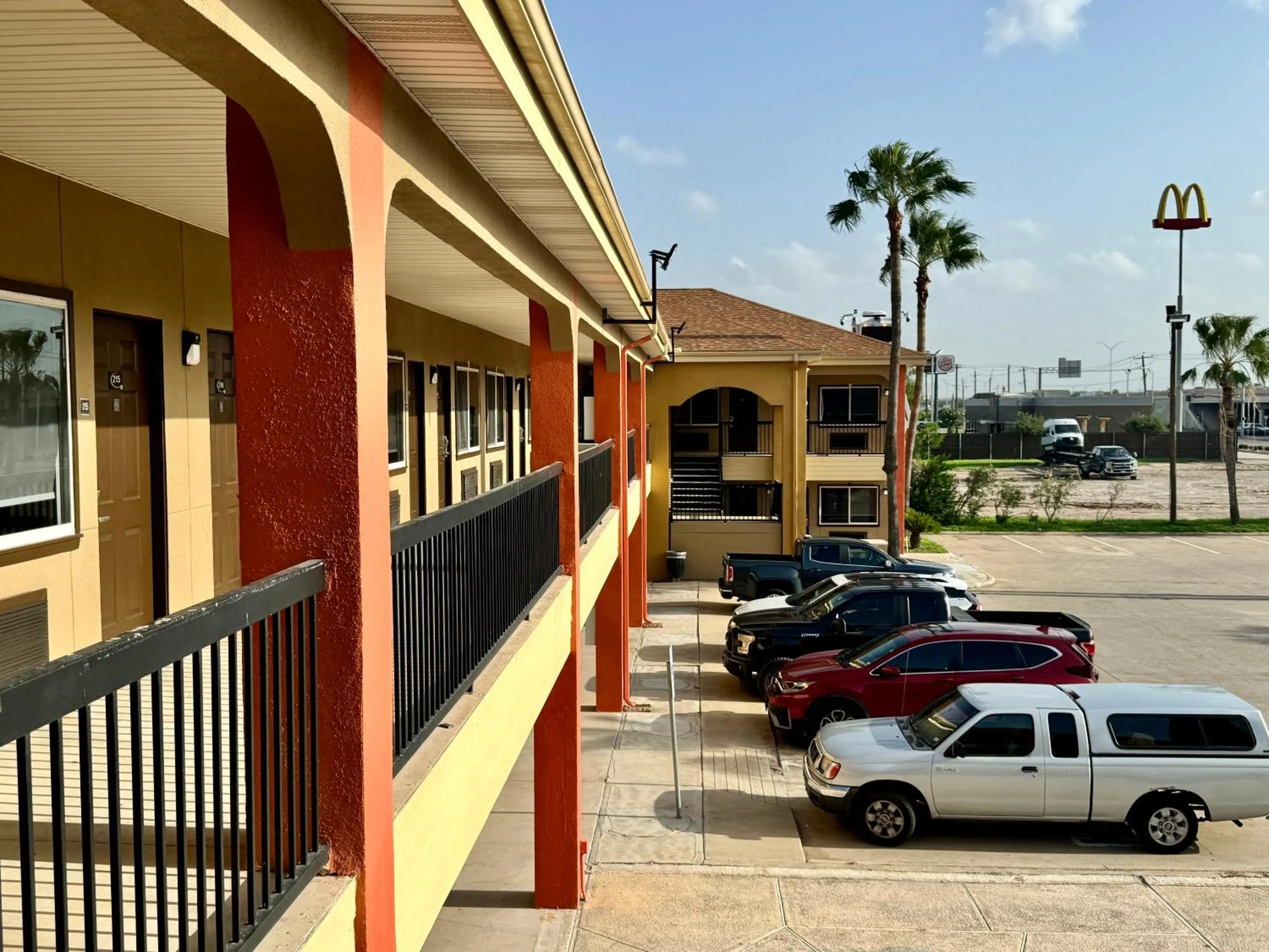 Property building in Texas Inn and Suites City Center at University Dr.