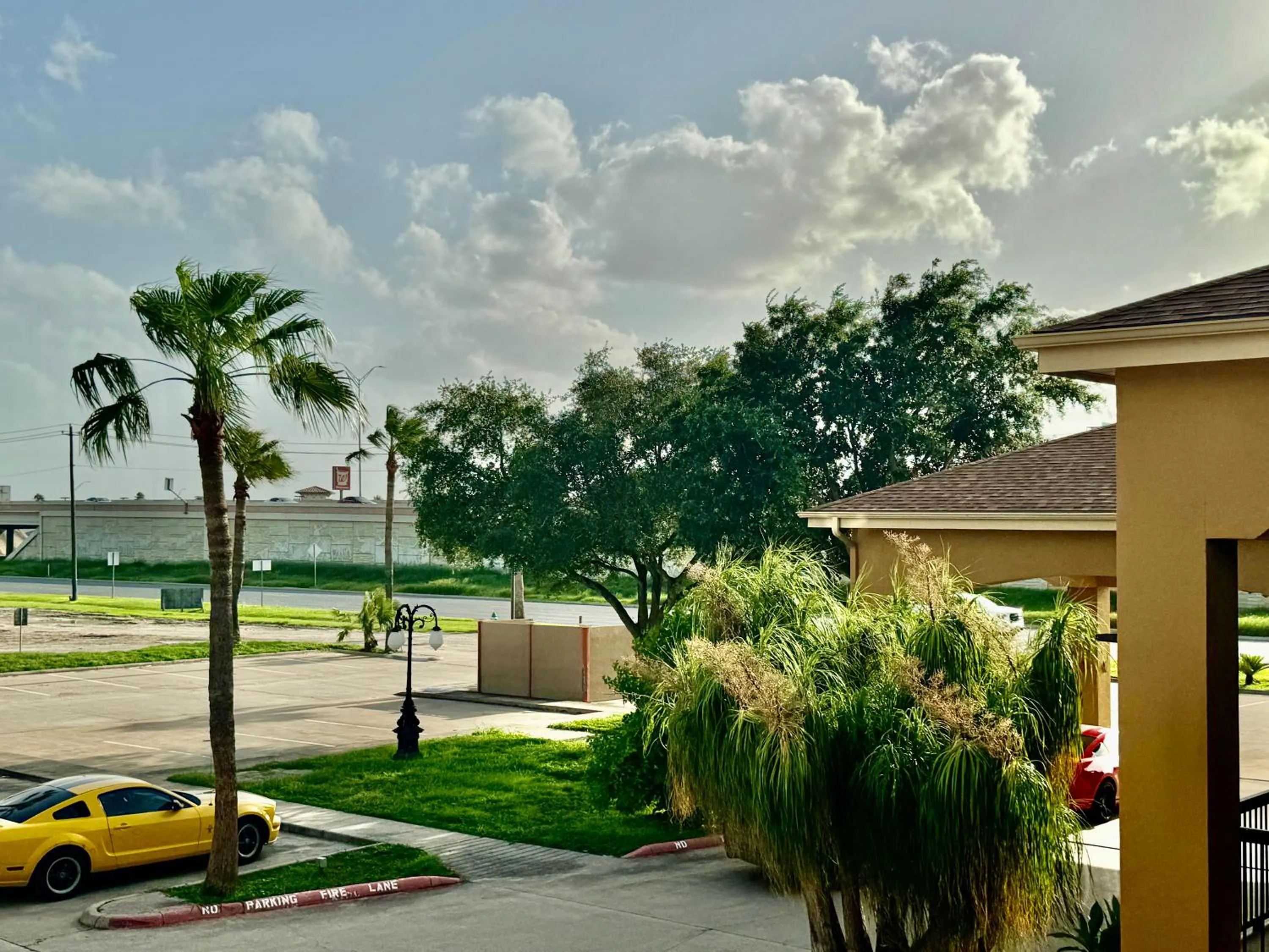 Property building in Texas Inn and Suites City Center at University Dr.