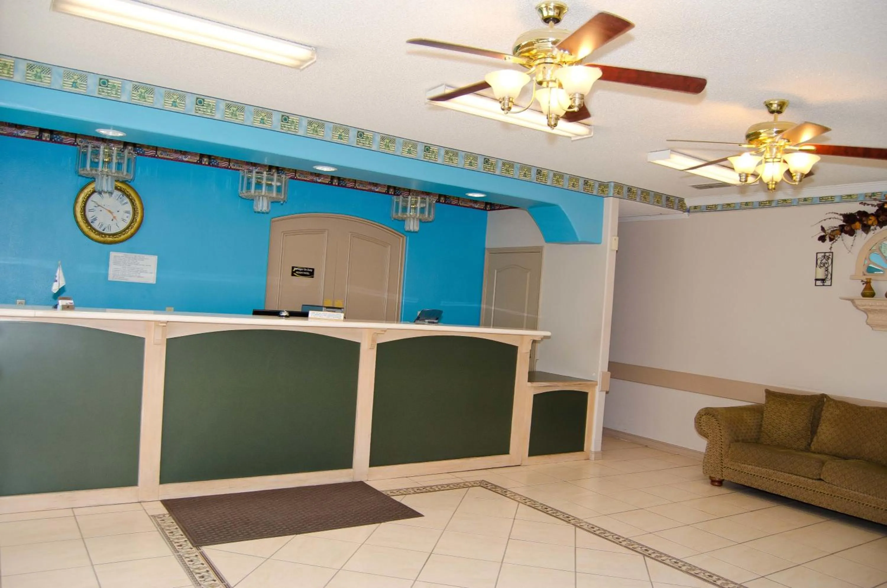 Lobby or reception in Texas Inn and Suites City Center at University Dr.