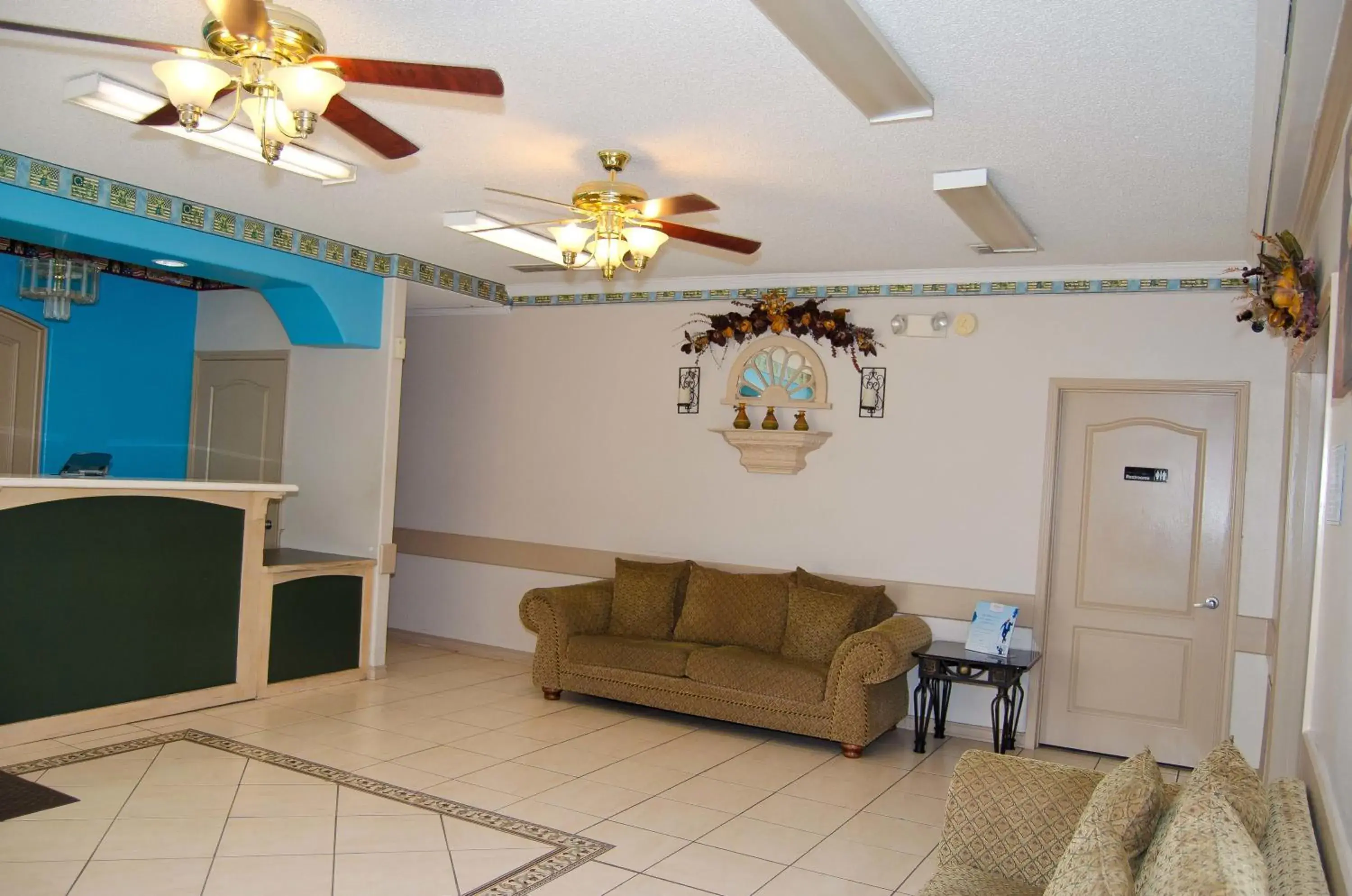 Lobby or reception, Seating Area in Texas Inn and Suites City Center at University Dr.