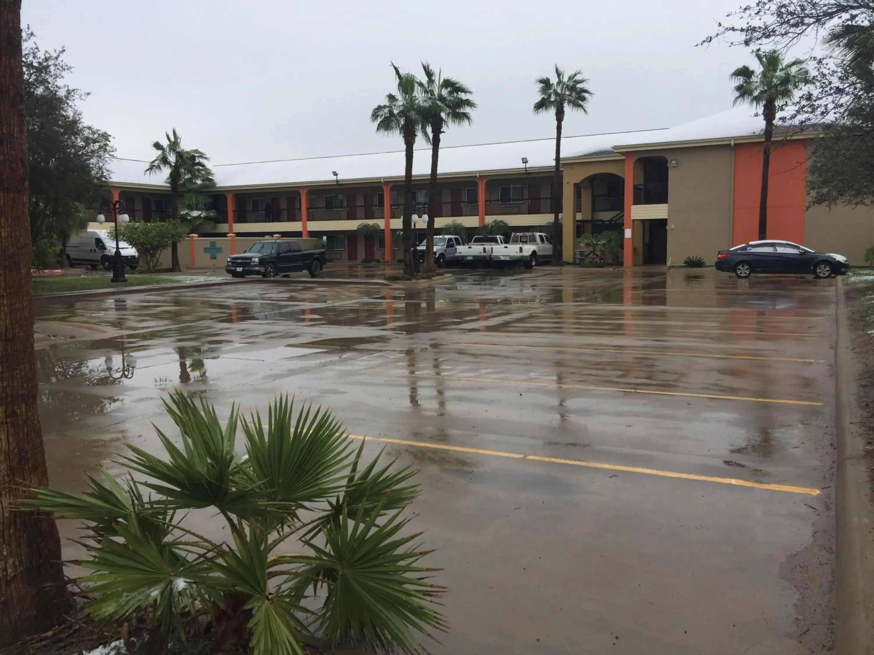 Parking, Property Building in Texas Inn and Suites City Center at University Dr.